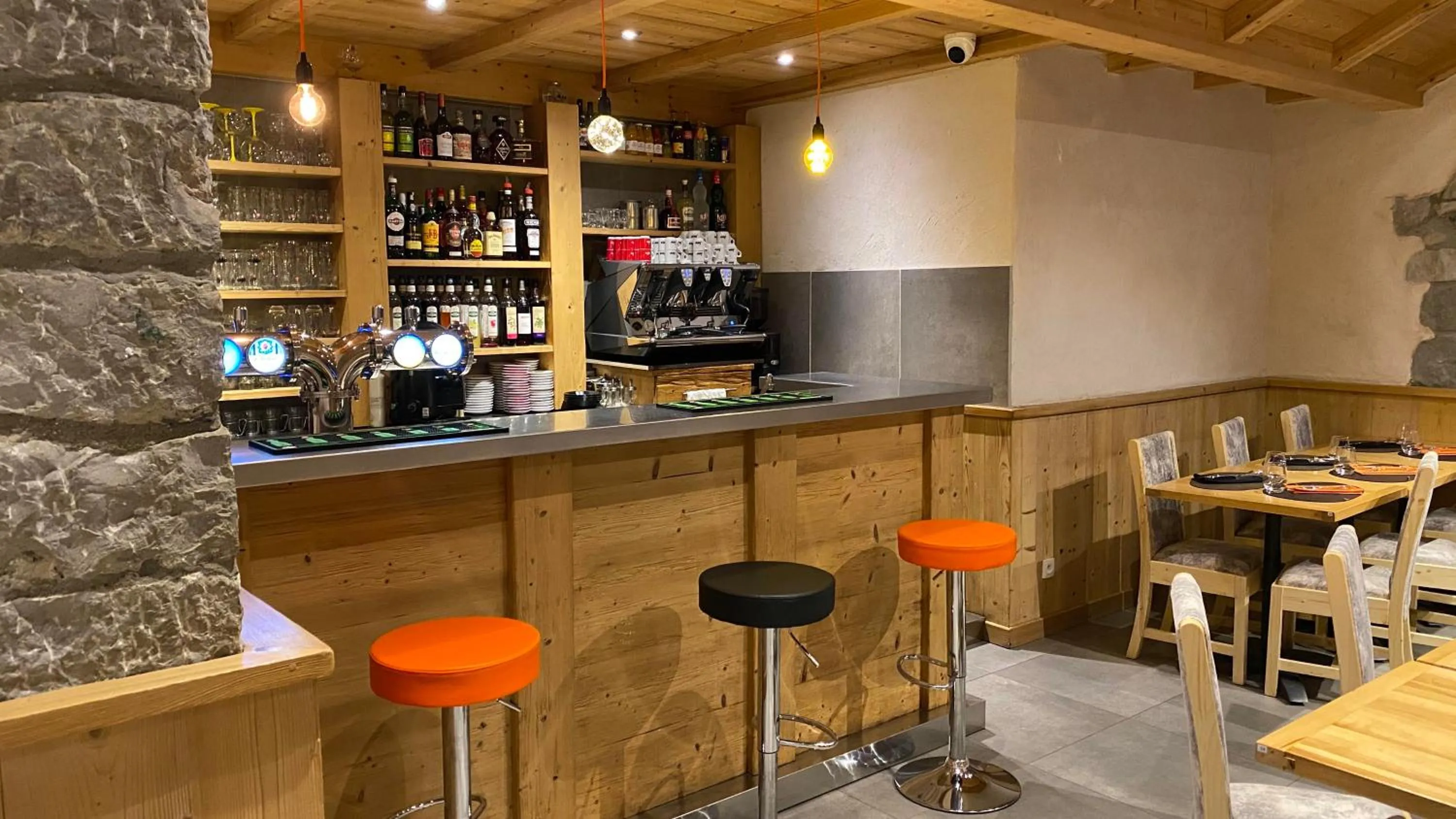 Restaurant/places to eat in Hotel la Pointe Percee