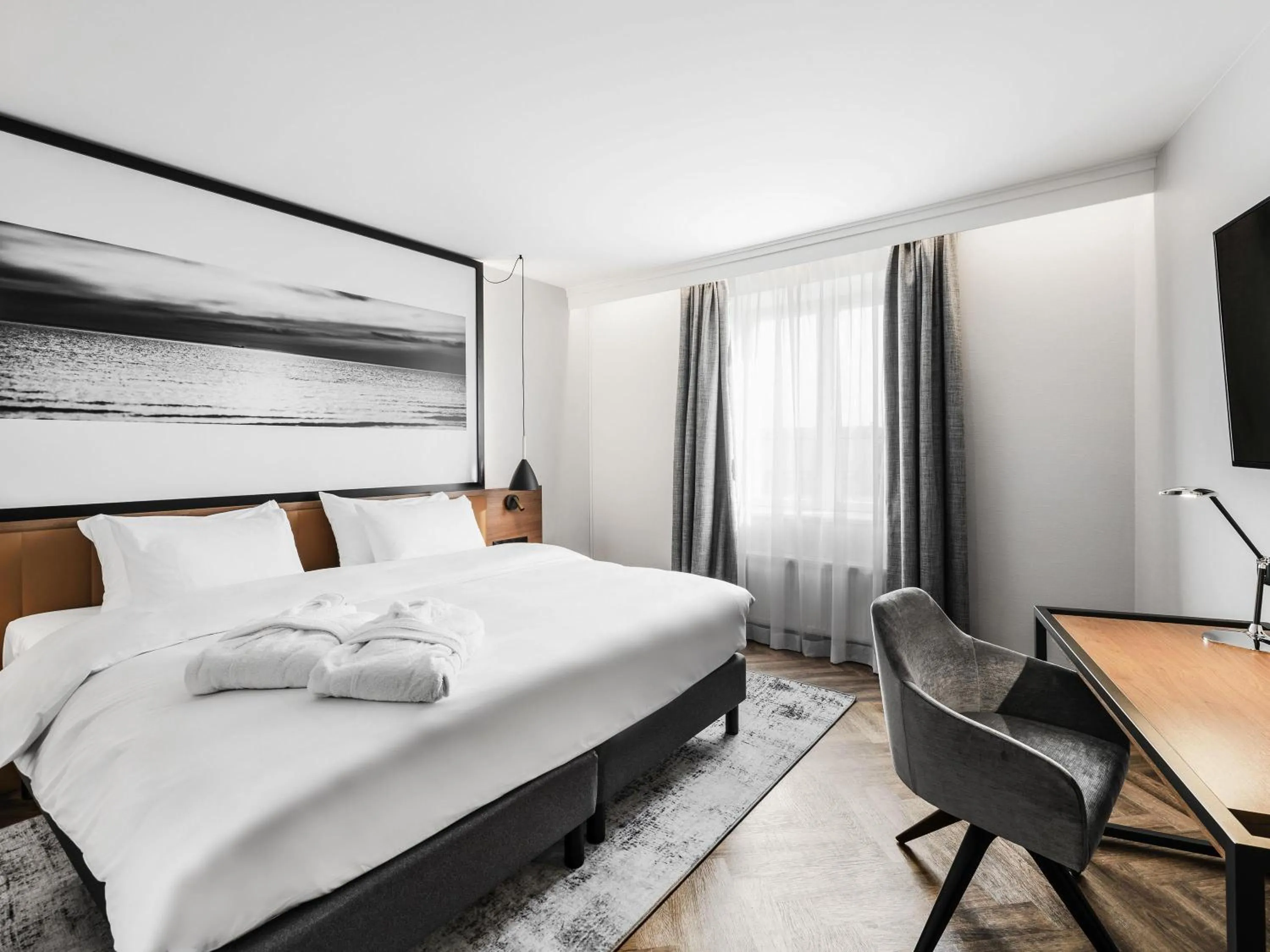 Bedroom, Bed in MERCURE KLAIPEDA CITY HOTEL, Meetings, Events, Restaurant & Bar - Accor Group, Pet Stay FREE