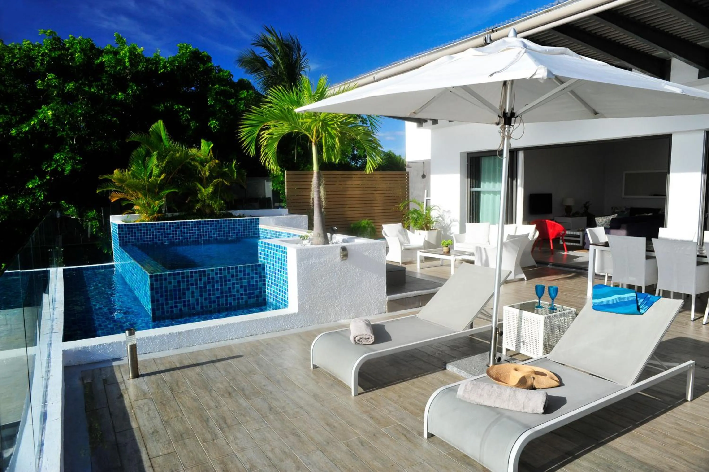 Cap Ouest Beachfront Luxury Penthouse & Apartment