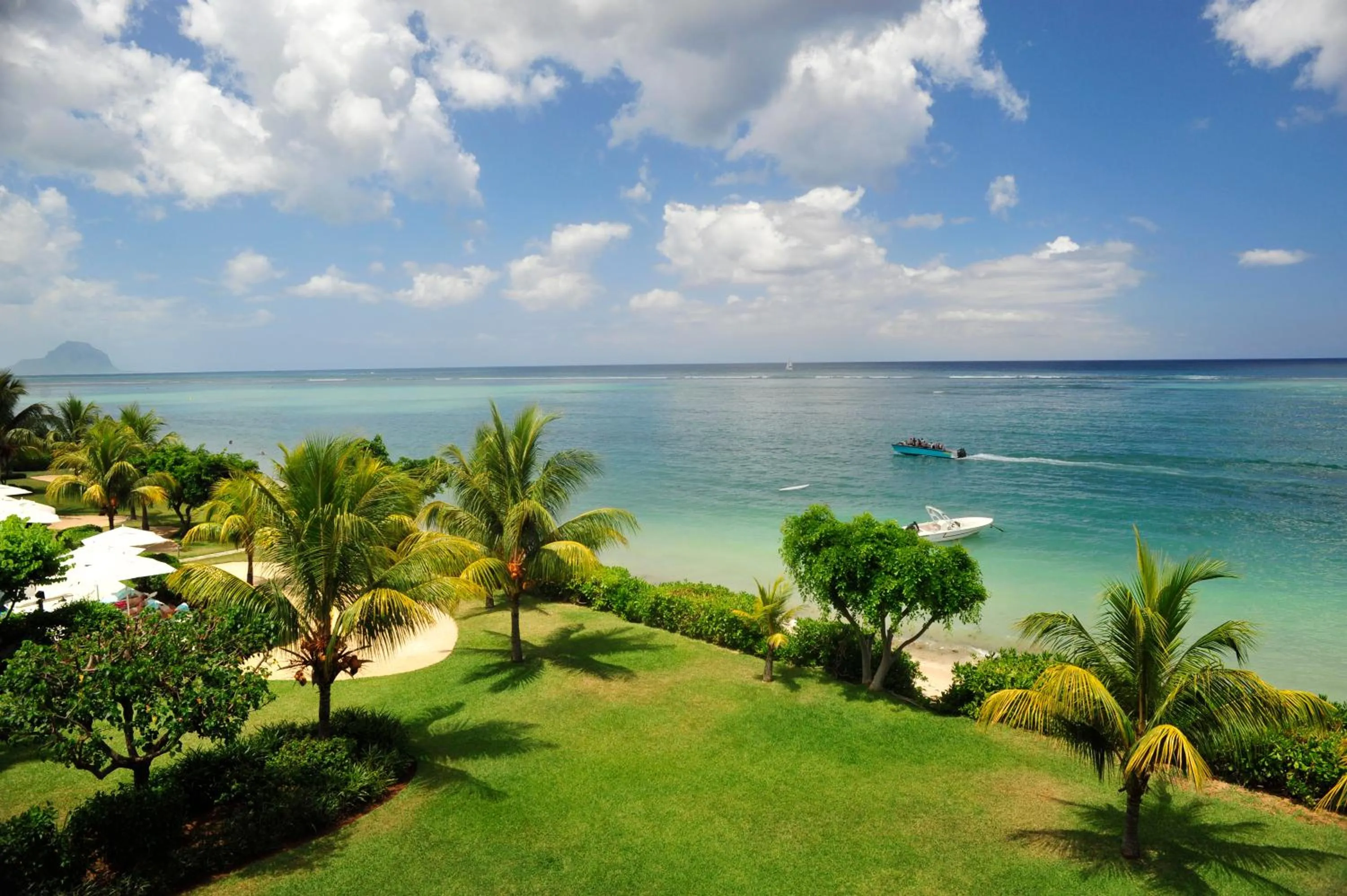 Cap Ouest Beachfront Luxury Penthouse & Apartment