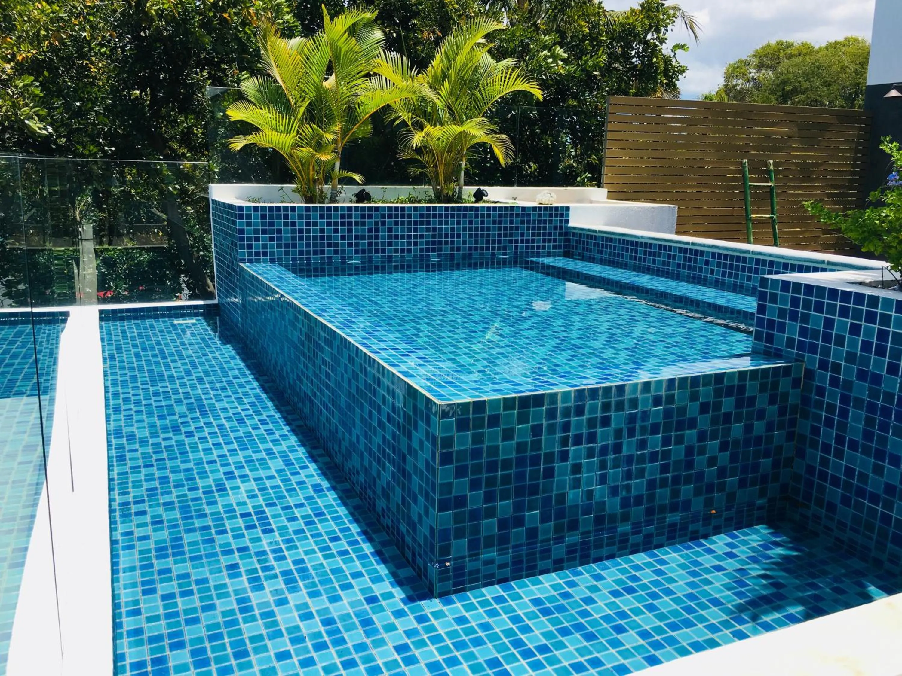 Cap Ouest Beachfront Luxury Penthouse & Apartment