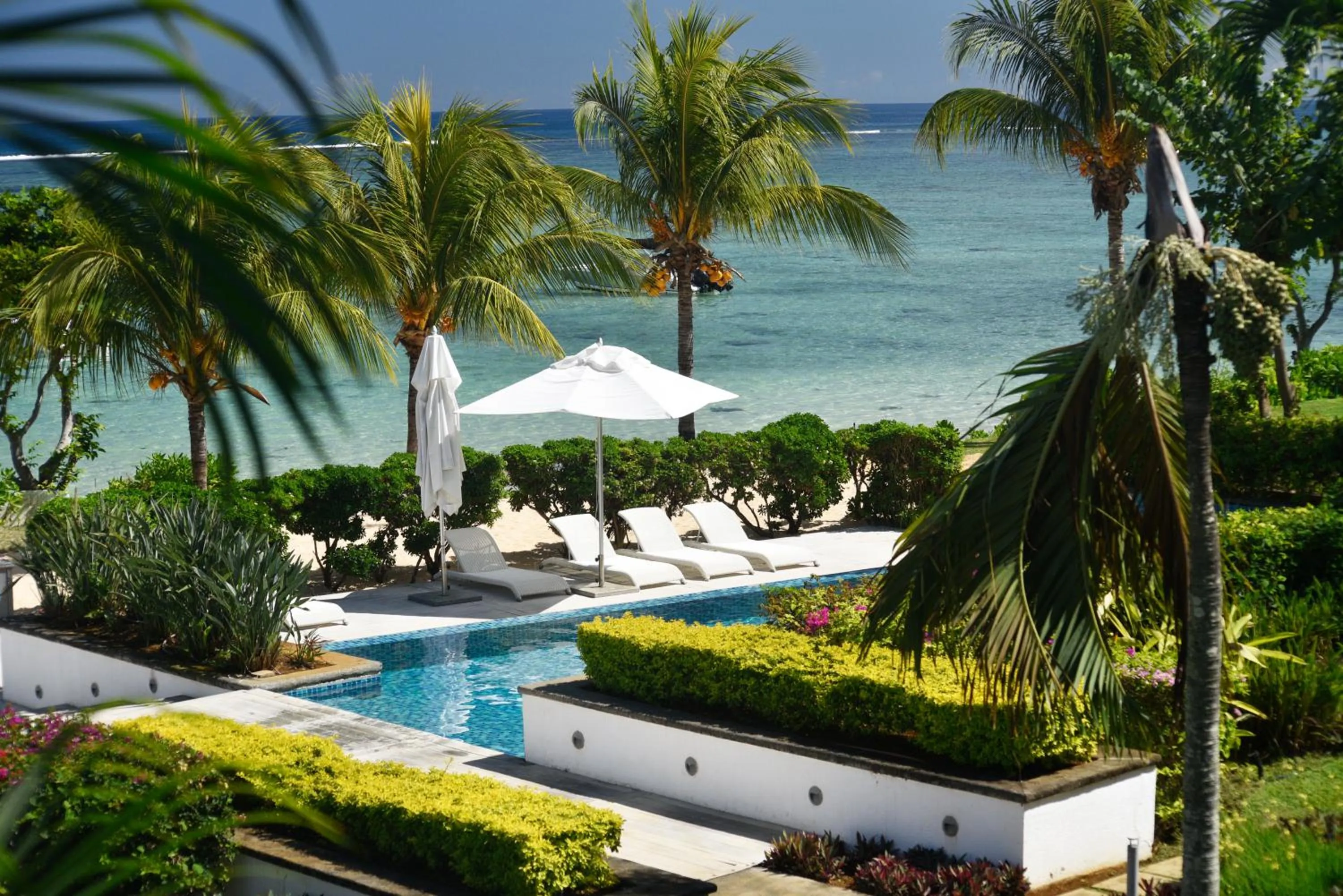 Cap Ouest Beachfront Luxury Penthouse & Apartment