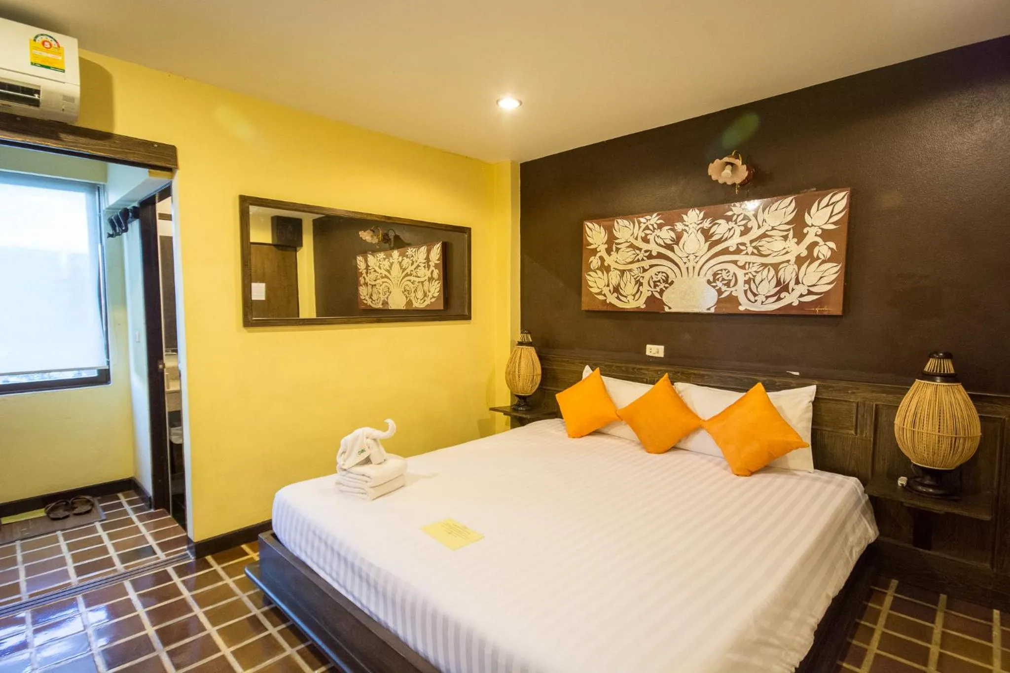 Bed in CM Night Bazaar Boutique Hotel - โรงแรม ซี เอ็ม ไนท์บาซาร์ บูทีค