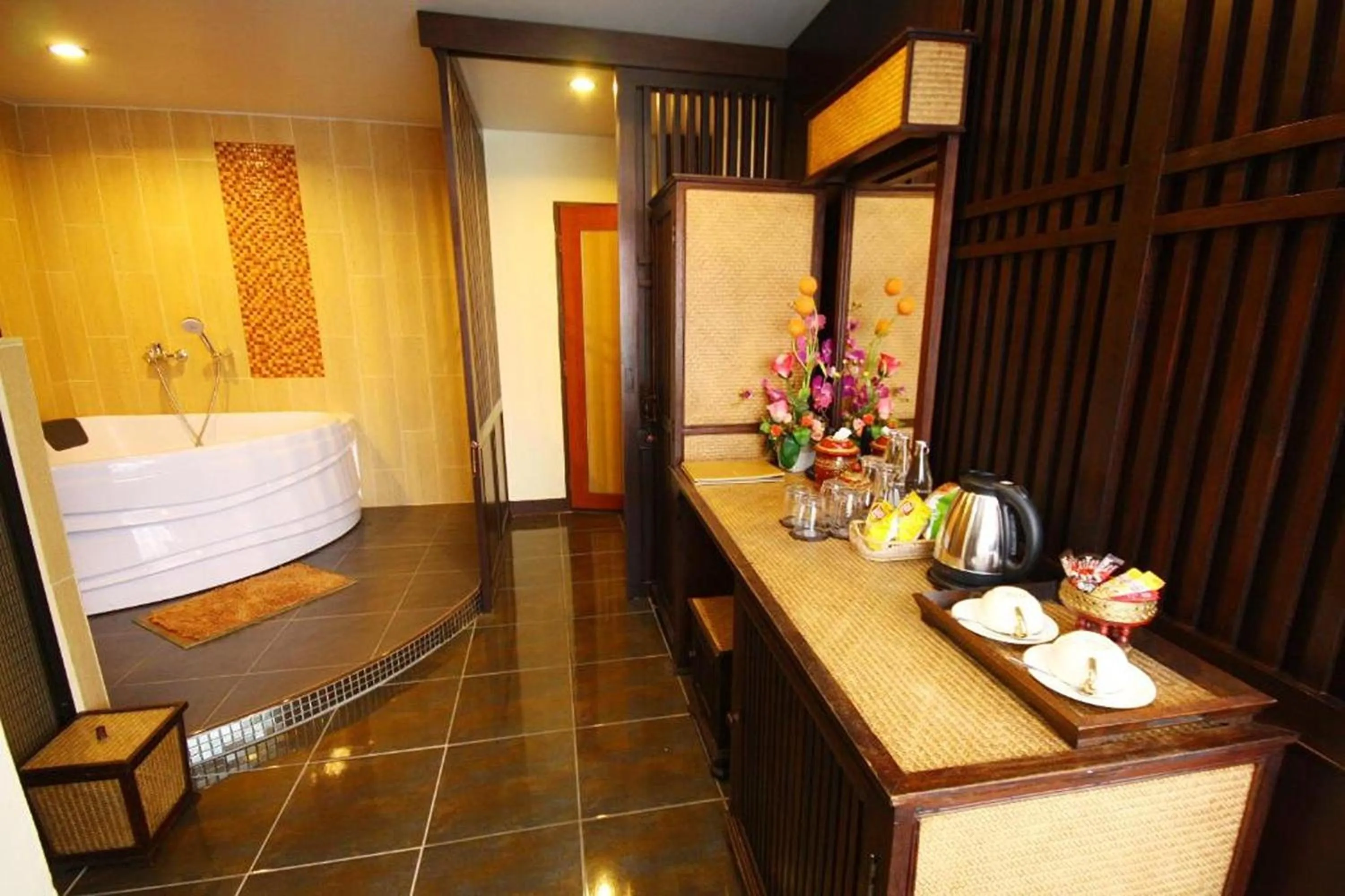 Bathroom in CM Night Bazaar Boutique Hotel - โรงแรม ซี เอ็ม ไนท์บาซาร์ บูทีค