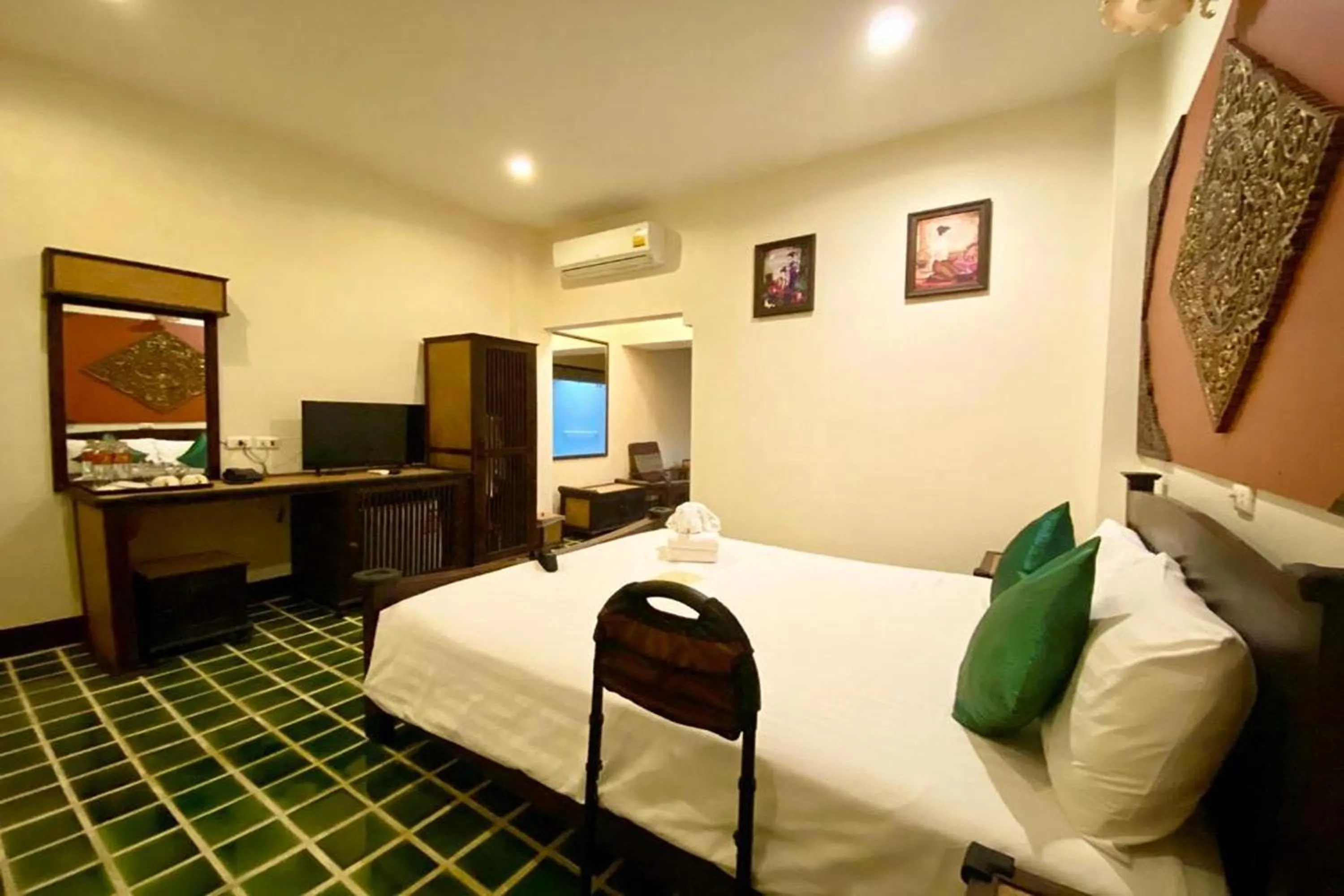 Grand Deluxe with Bathtub in CM Night Bazaar Boutique Hotel