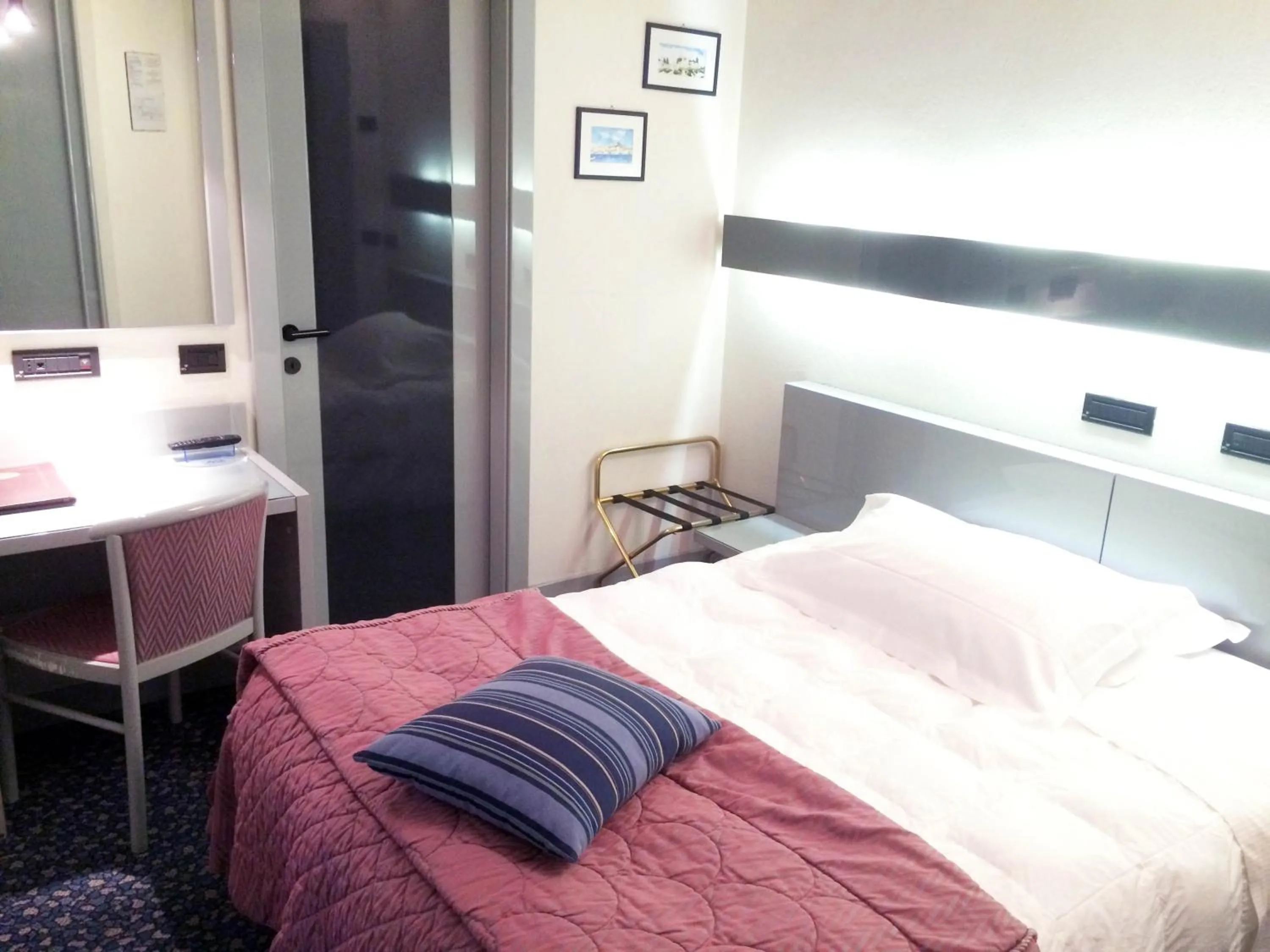 Photo of the whole room, Bed in Hotel Michelangelo