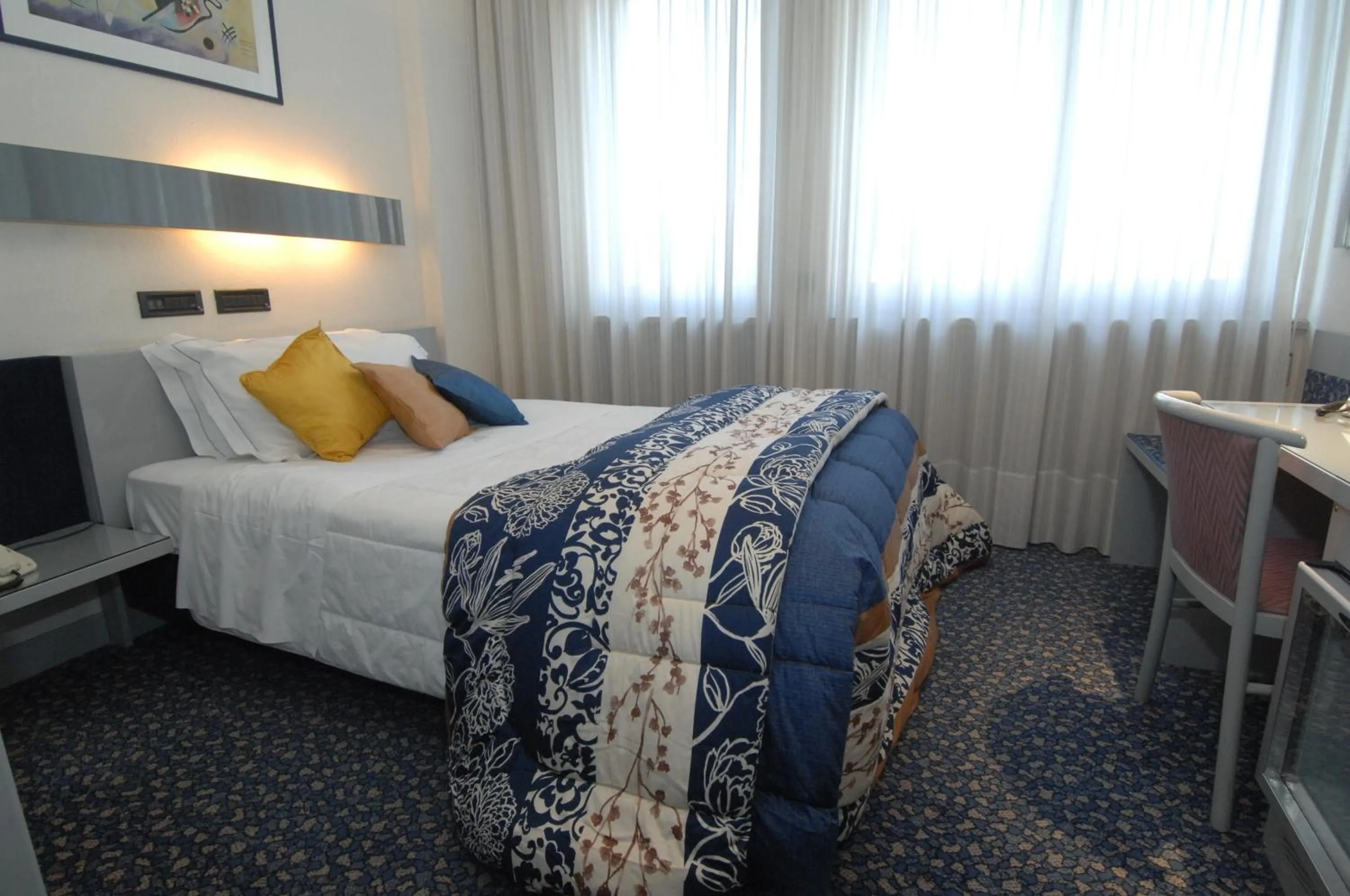 Photo of the whole room, Bed in Hotel Michelangelo