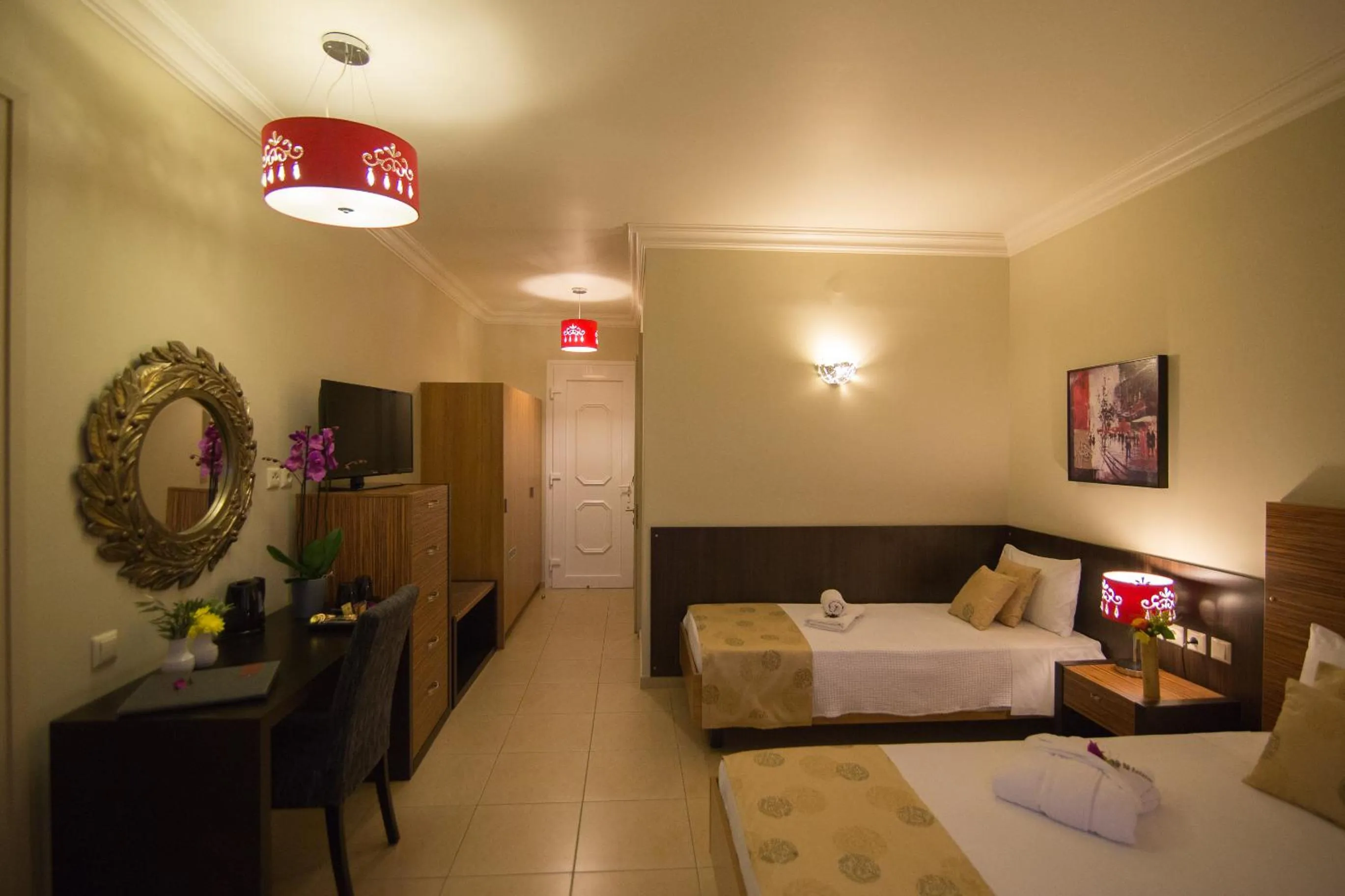 Photo of the whole room, Bed in Sunrise Resort Hotel