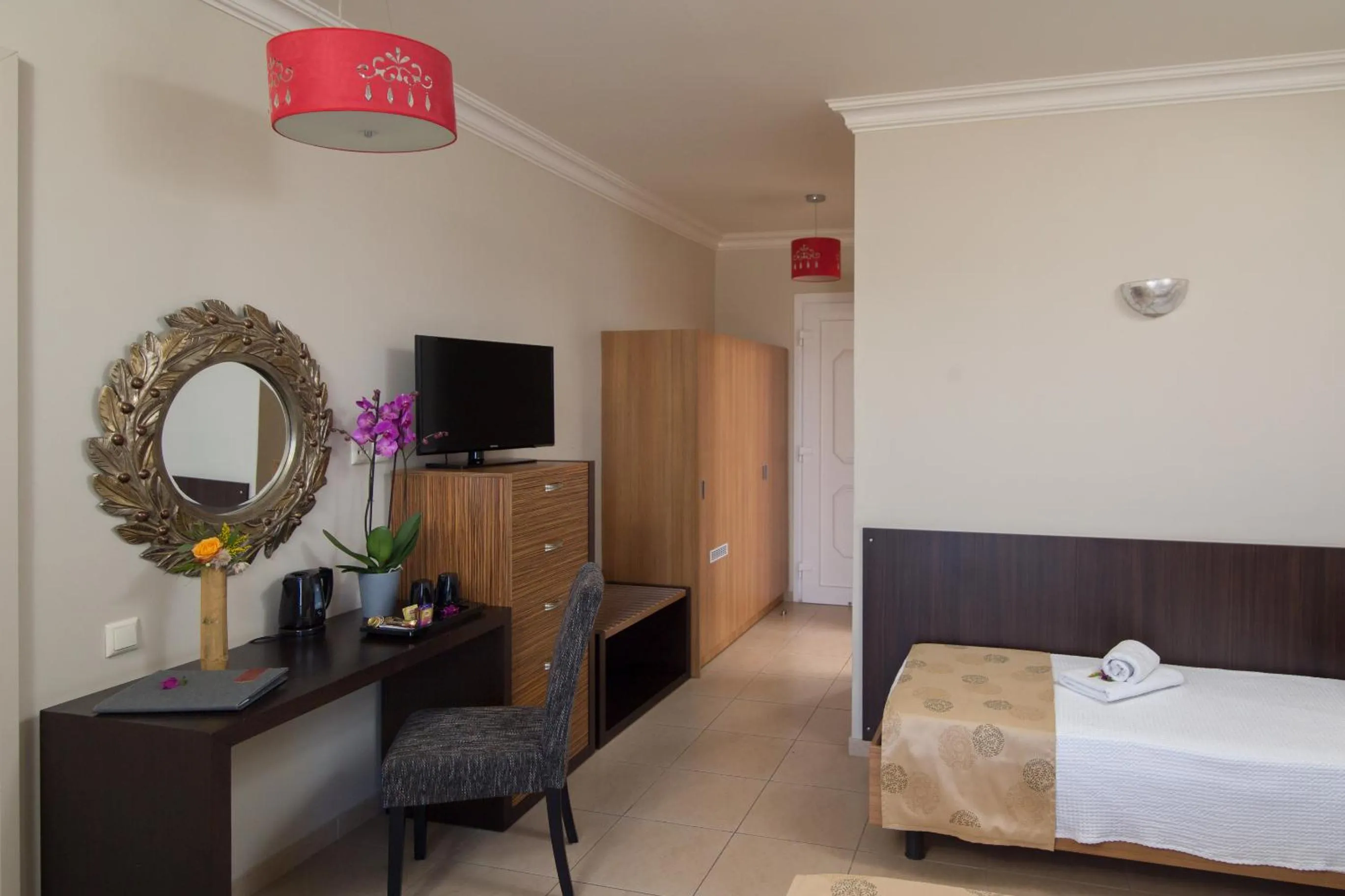 Photo of the whole room, Bed in Sunrise Resort Hotel