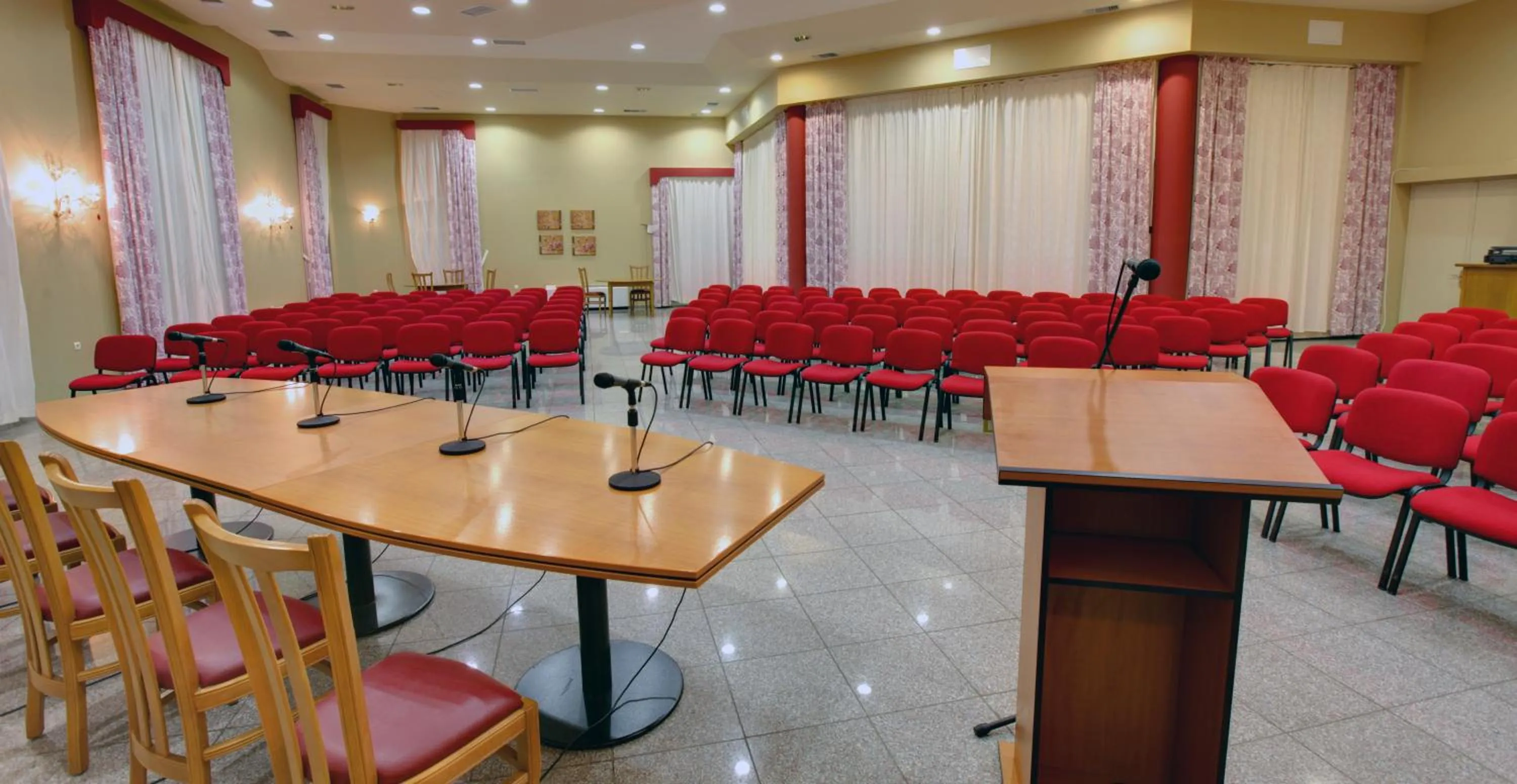Business facilities in Sunrise Resort Hotel