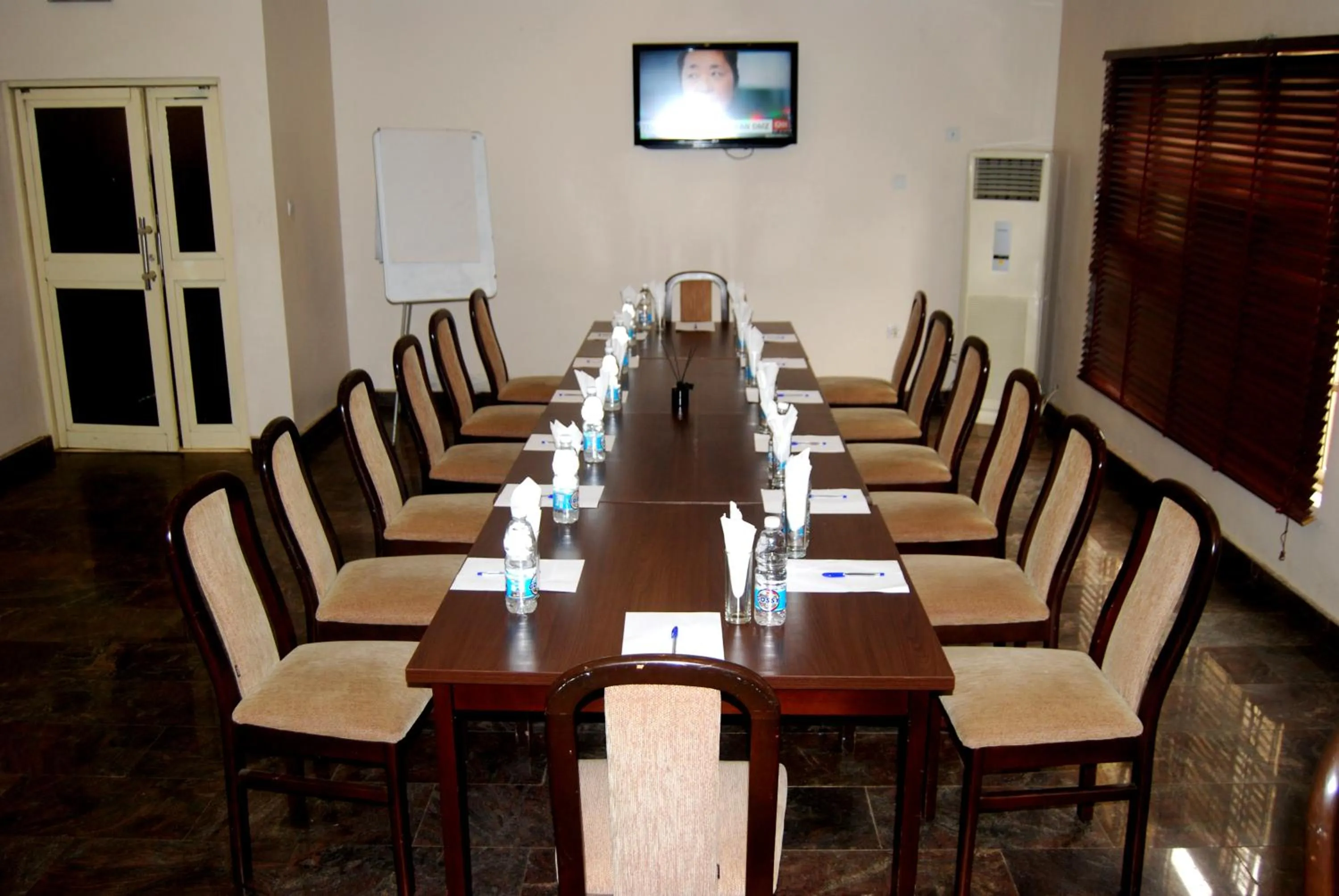 Restaurant/places to eat in Grand Inn & Suites