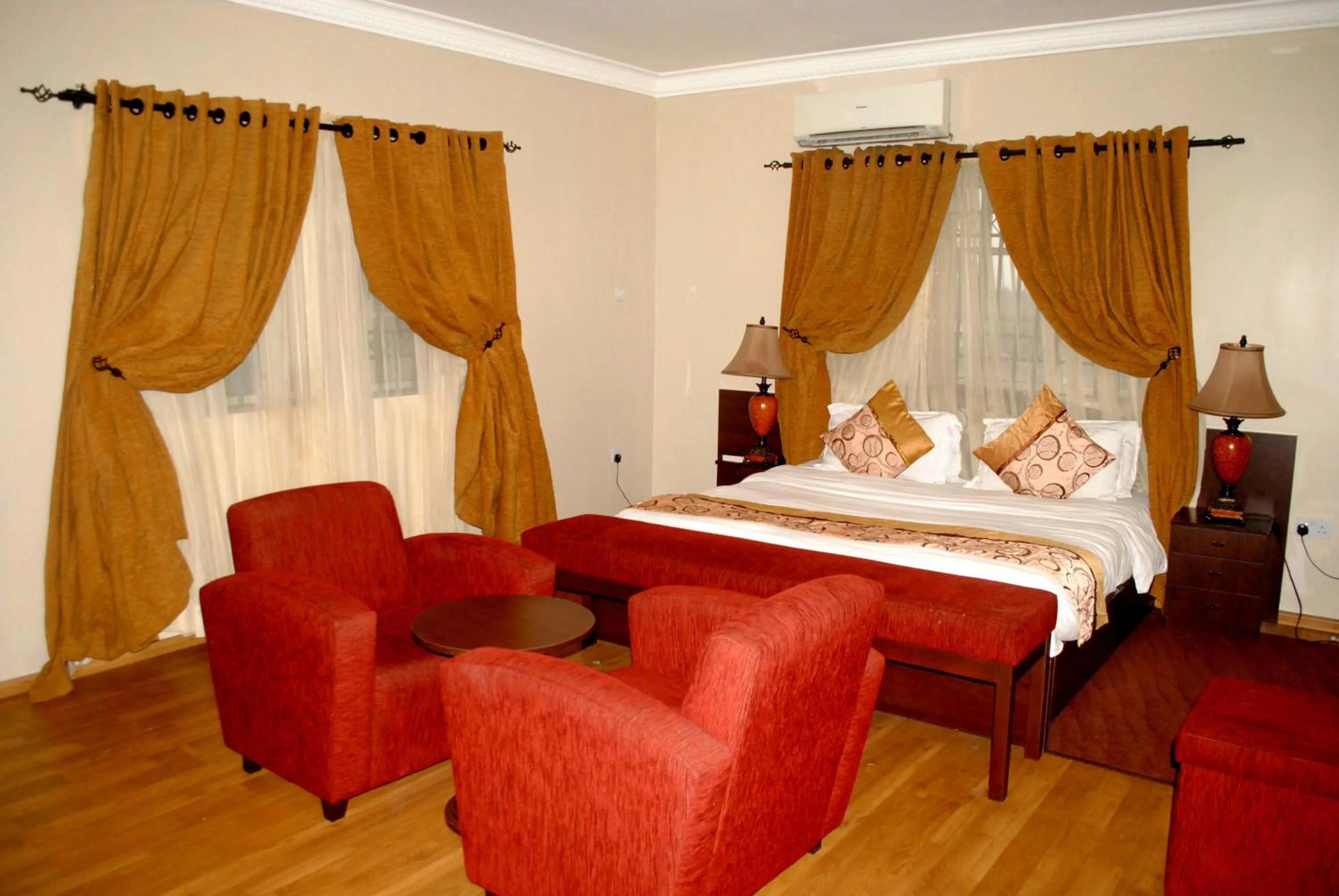 Decorative detail, Bed in Grand Inn & Suites