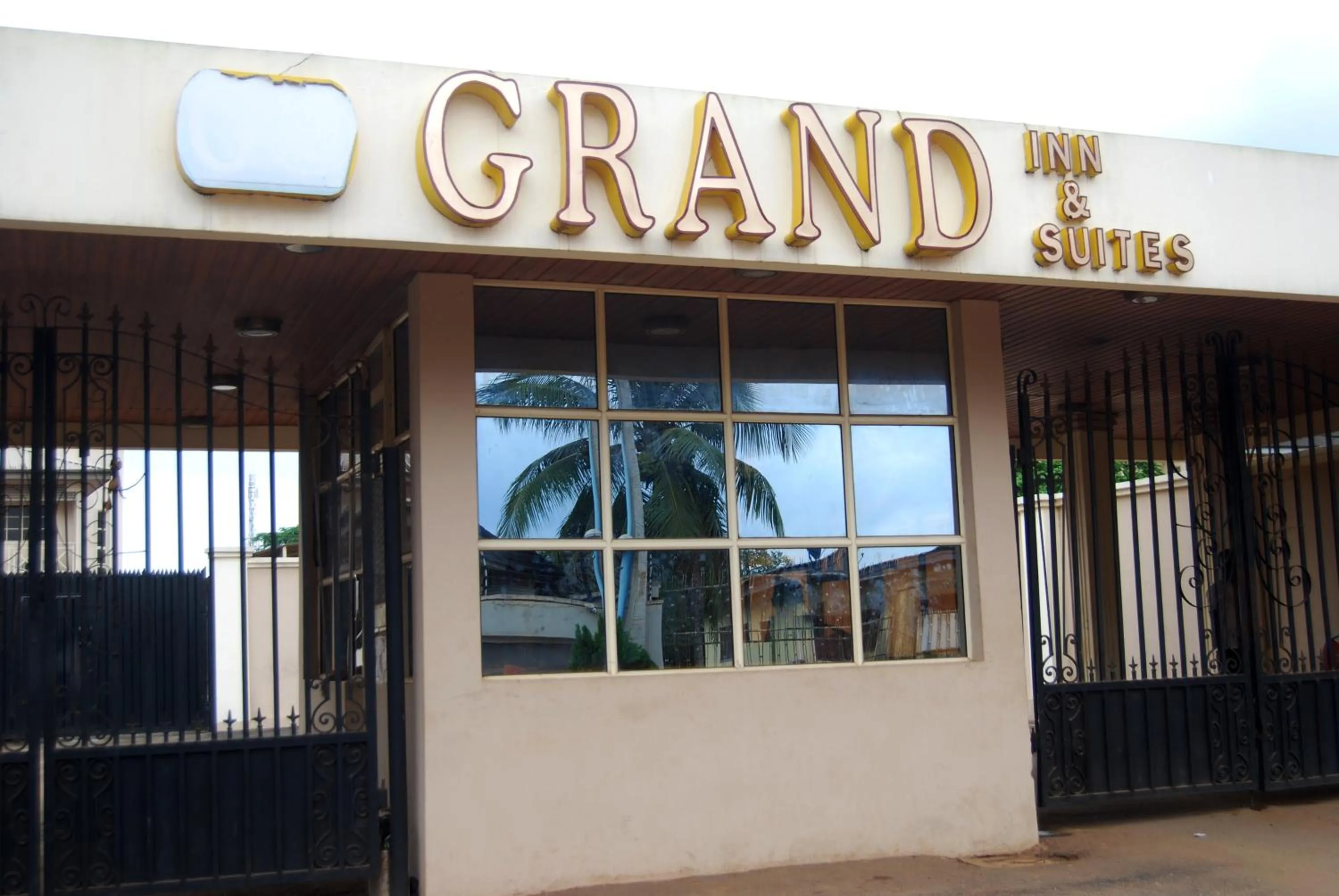 Property building in Grand Inn & Suites
