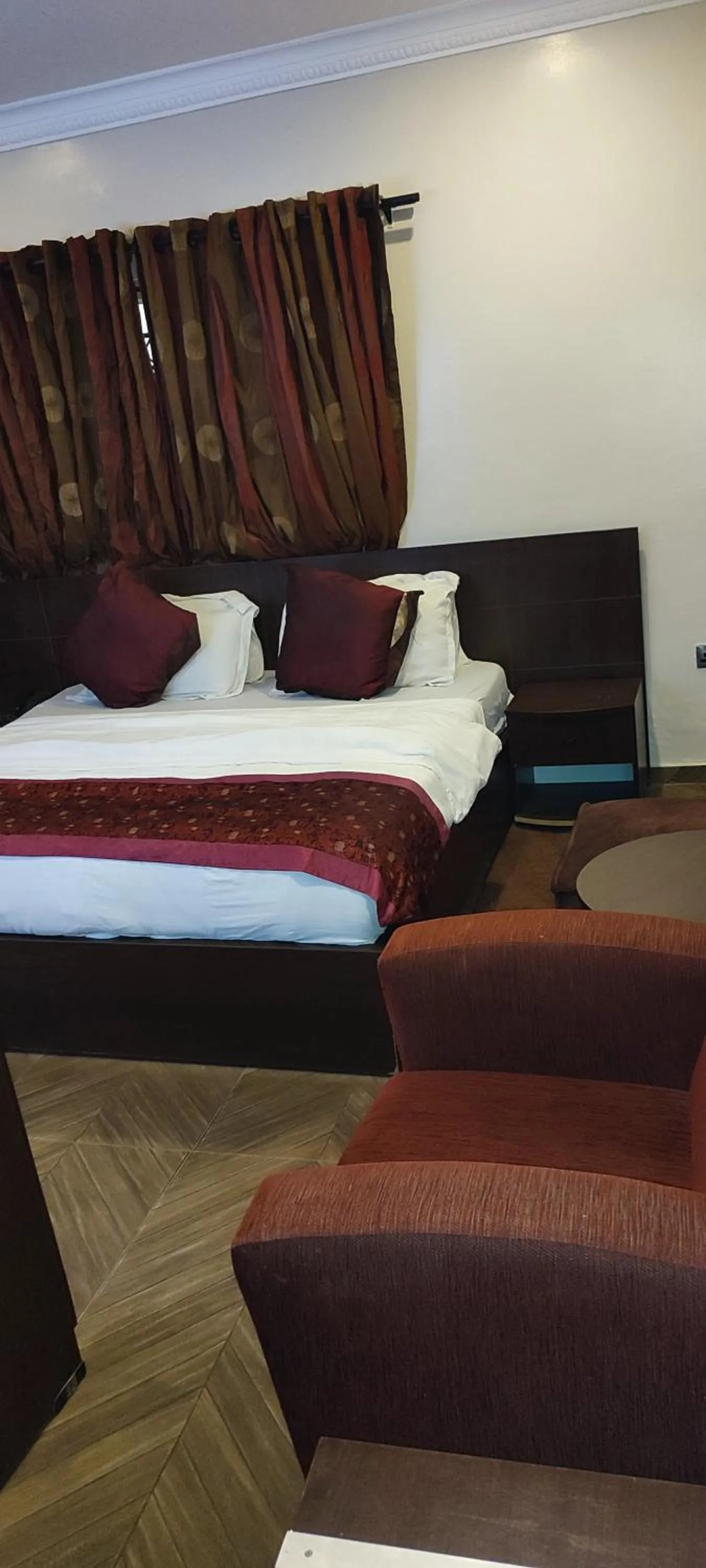 Bedroom, Bed in Grand Inn & Suites