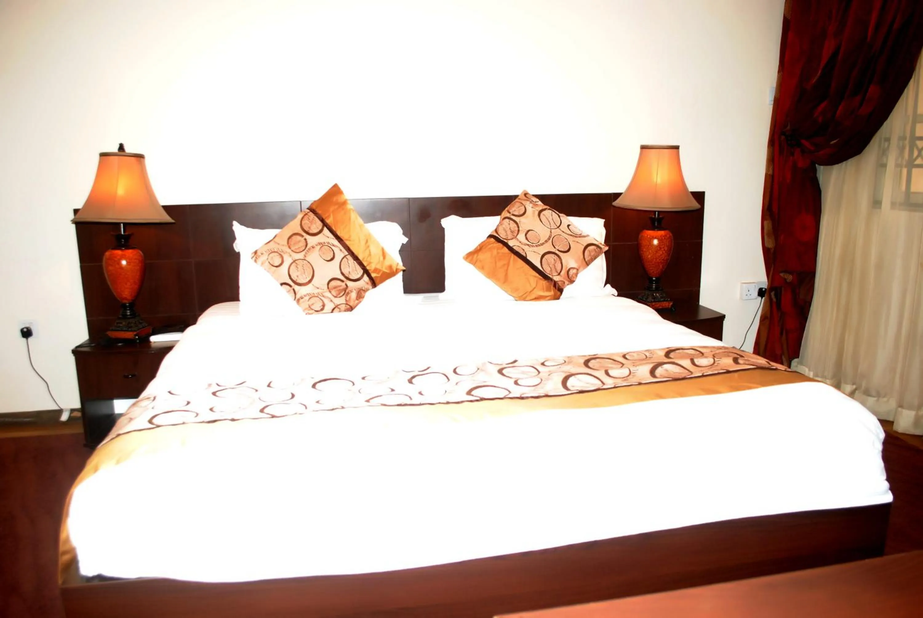 Bed in Grand Inn & Suites