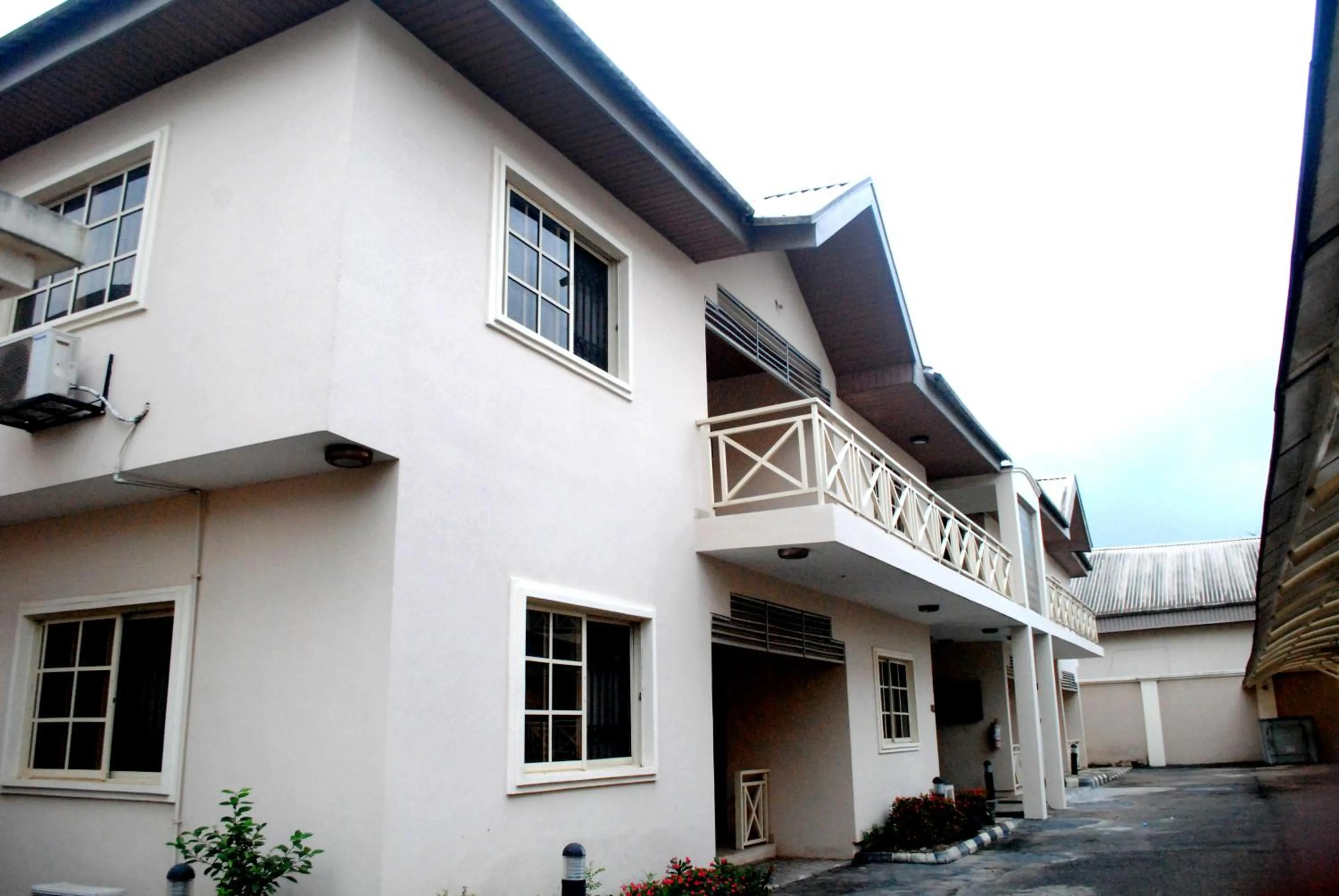 Property building in Grand Inn & Suites