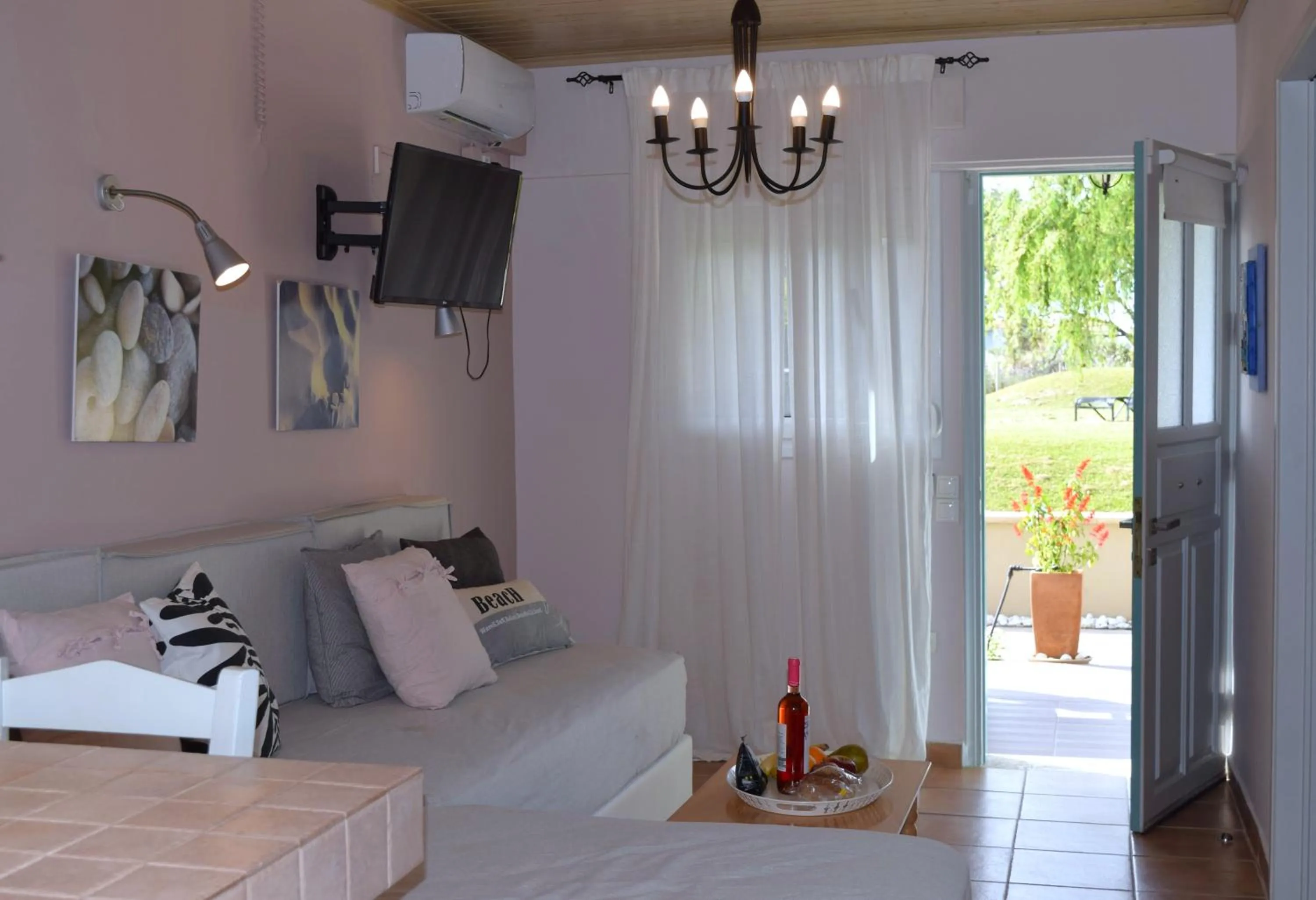 Living room in Simatos αpARTments & Studios