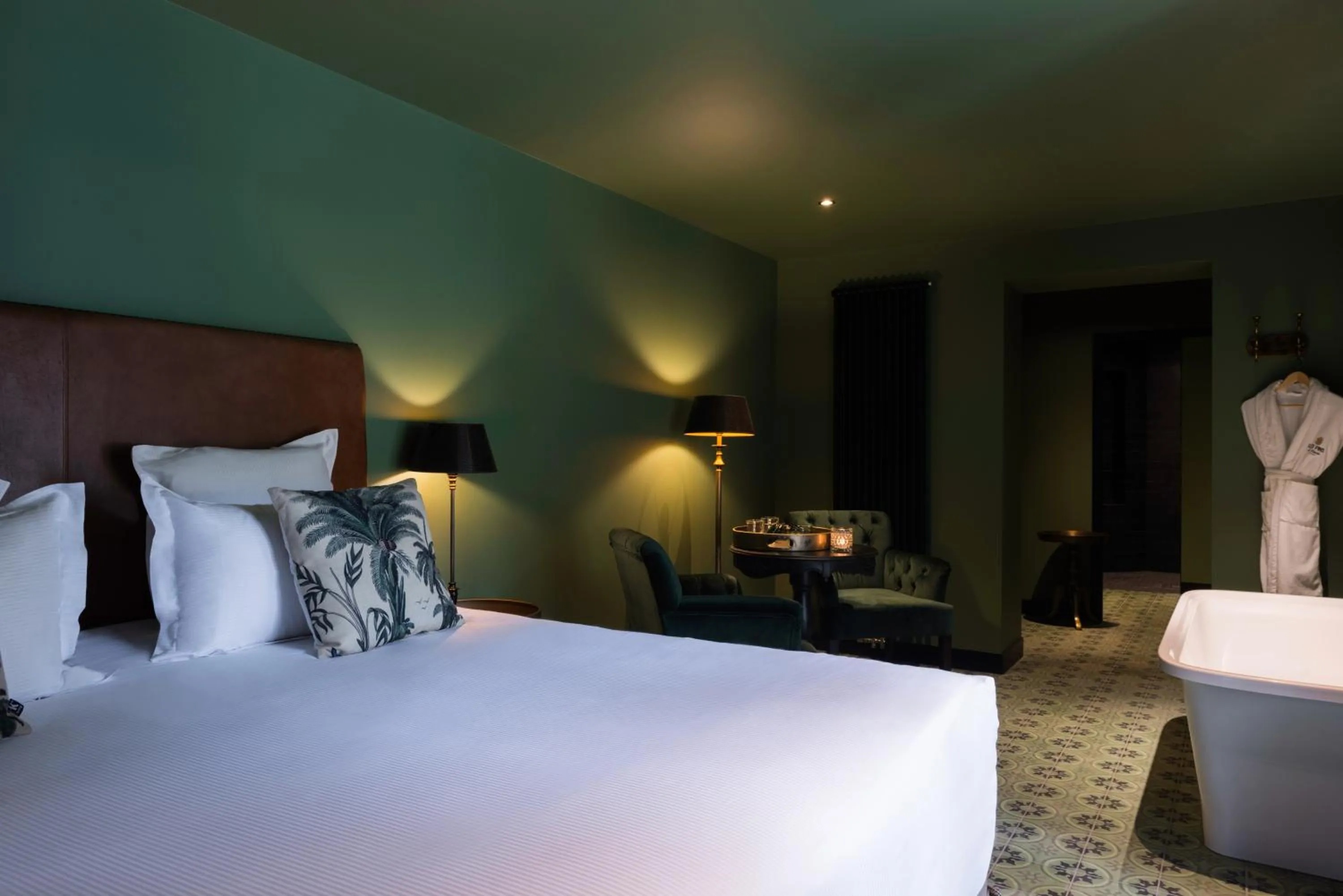 Bedroom, Bed in Les Pins de César - La campagne d'Etretat