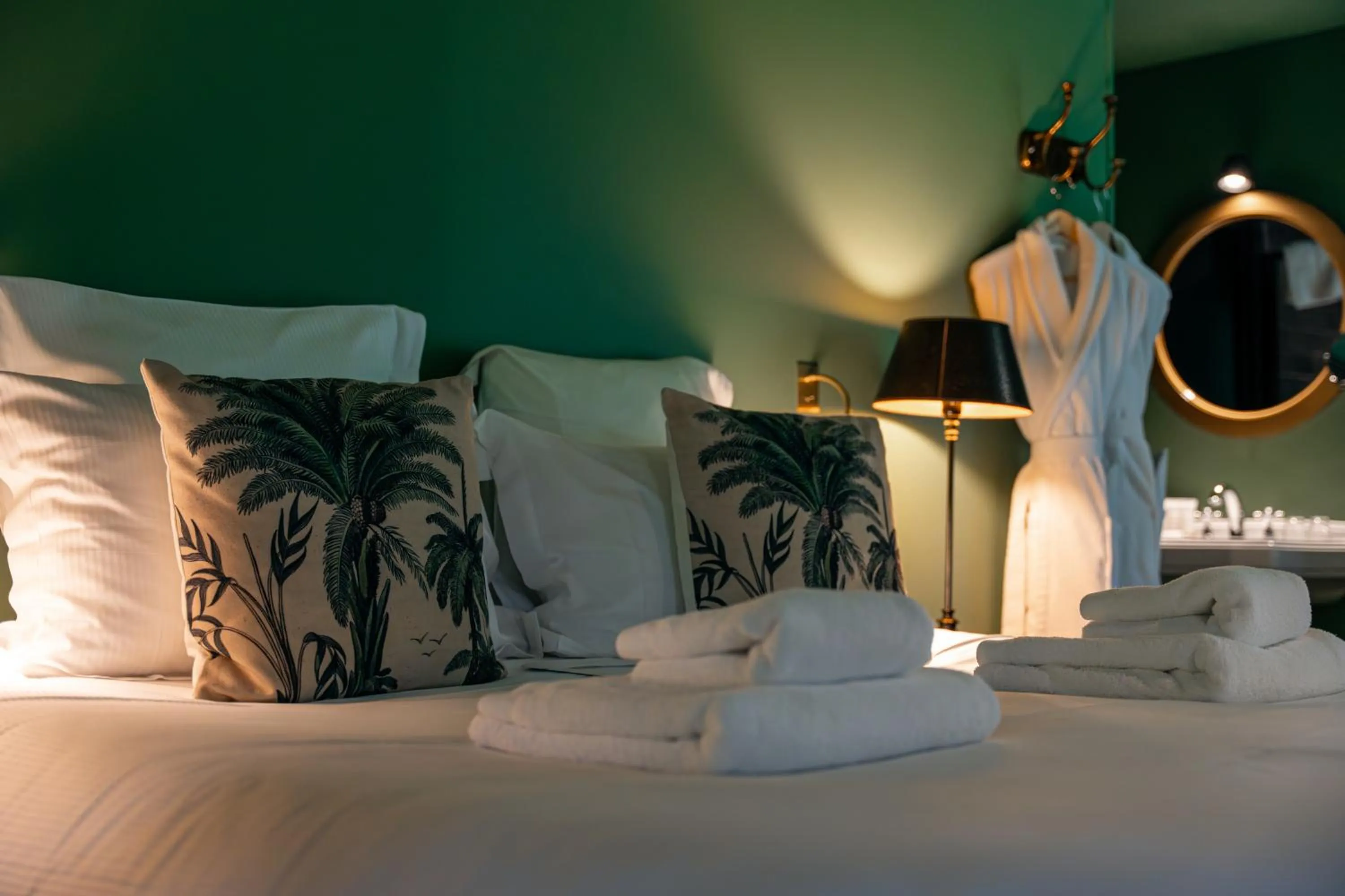 Bedroom, Bed in Les Pins de César - La campagne d'Etretat