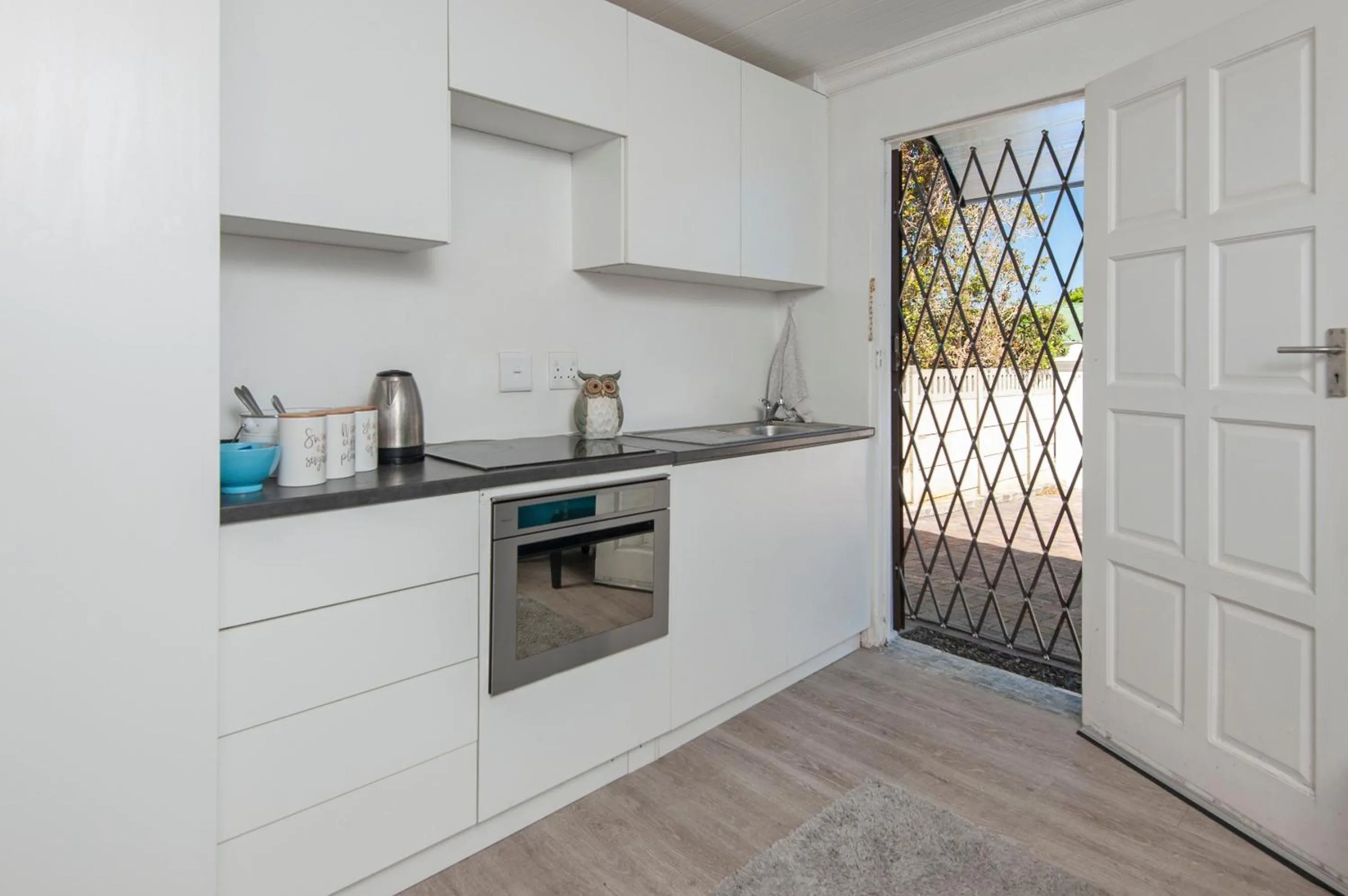 Kitchen or kitchenette in Oude Schuur Boutique Guesthouse