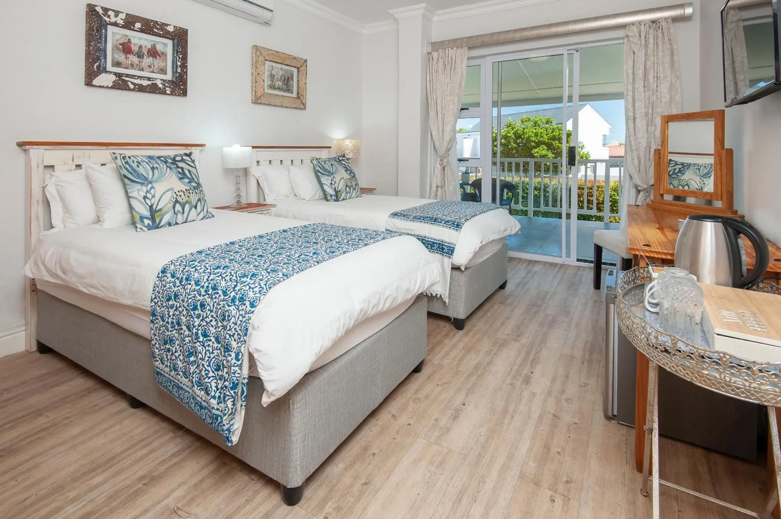 Double or Twin Room with Private External Bathroom in Oude Schuur Boutique Guesthouse Double or Twin Room with Private External Bathroom in Oude Schuur Boutique Guesthouse