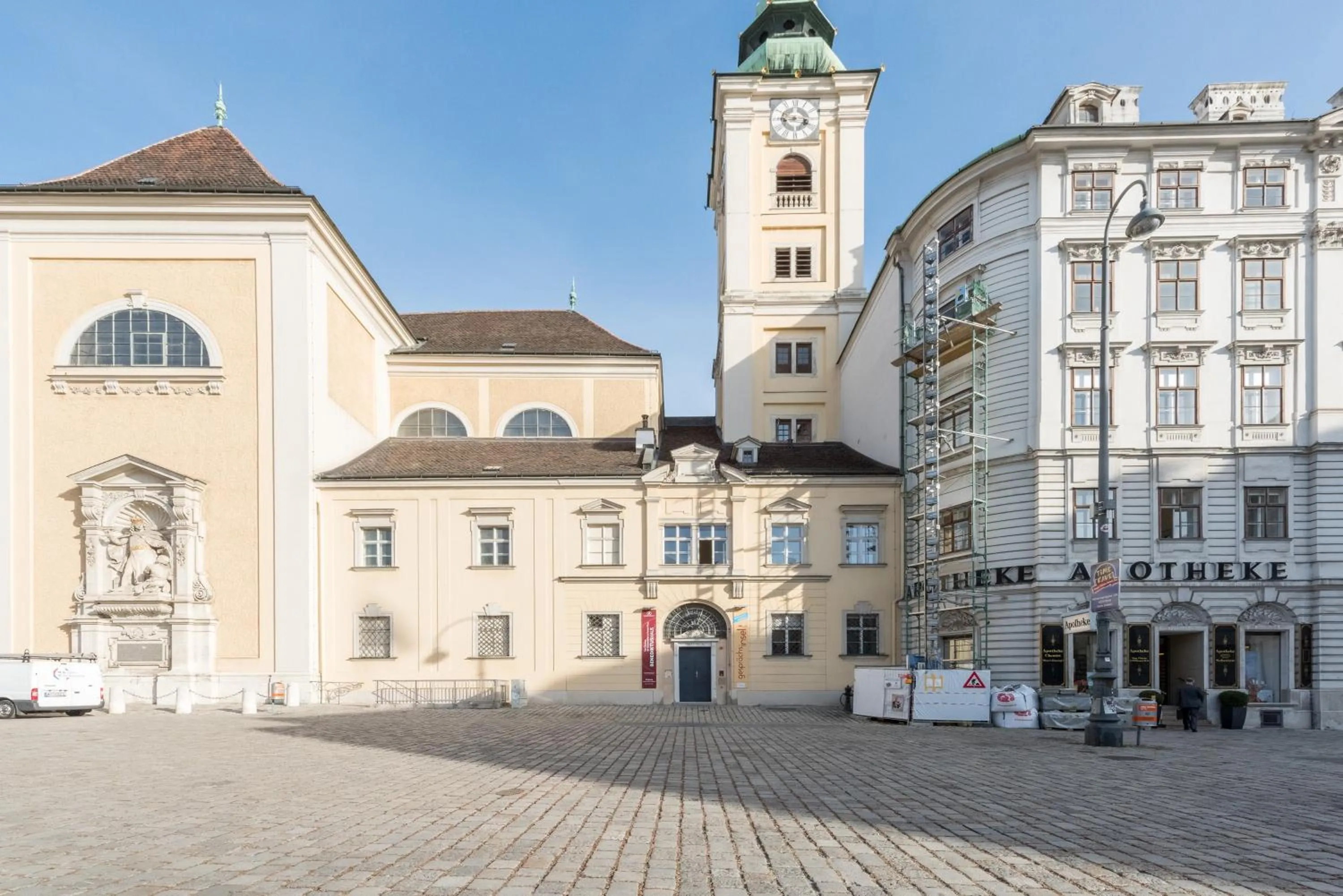 Facade/entrance in Benediktushaus im Schottenstift