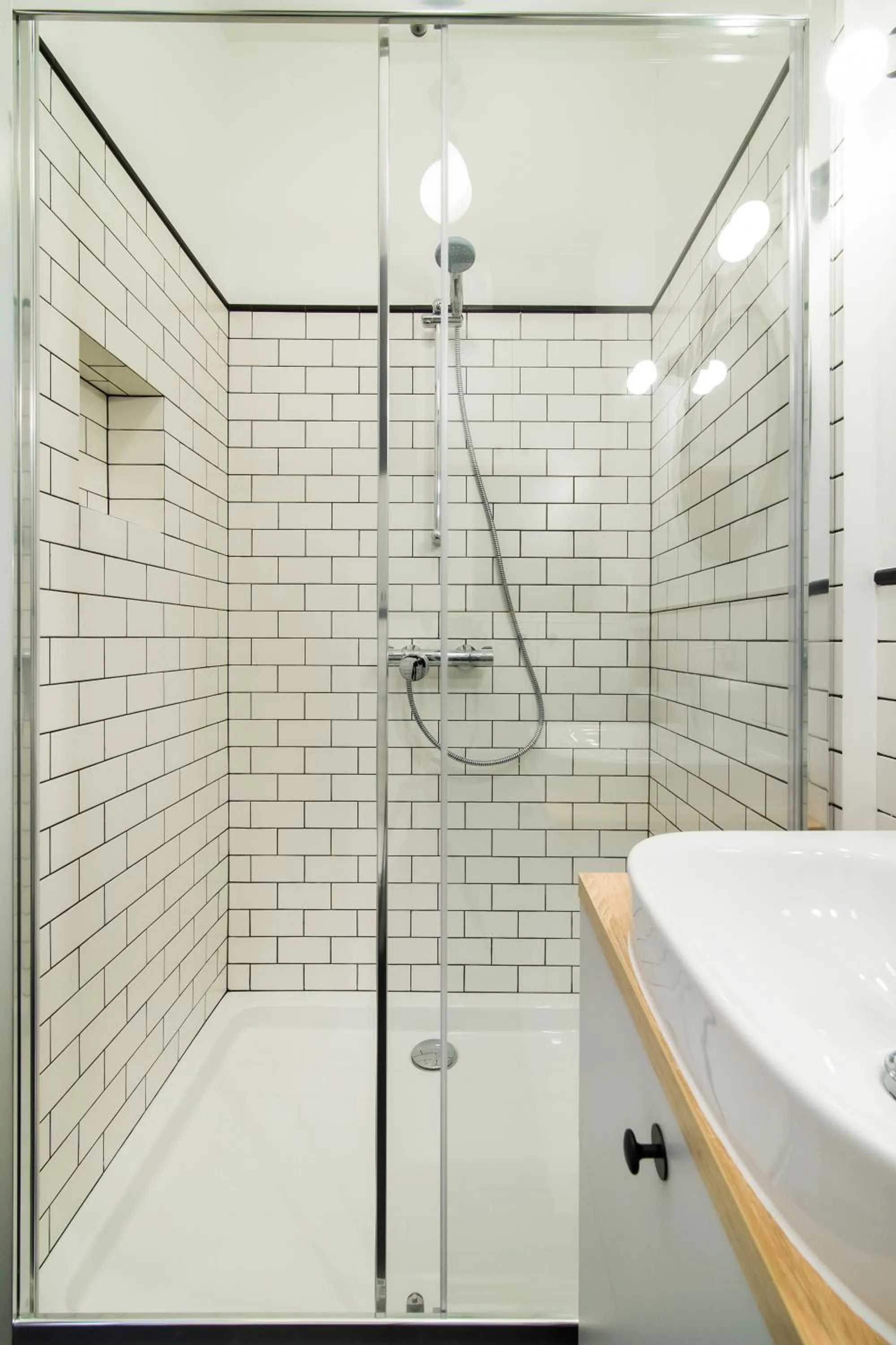 Shower in ShortStayPoland Niepodleglosci (B46)