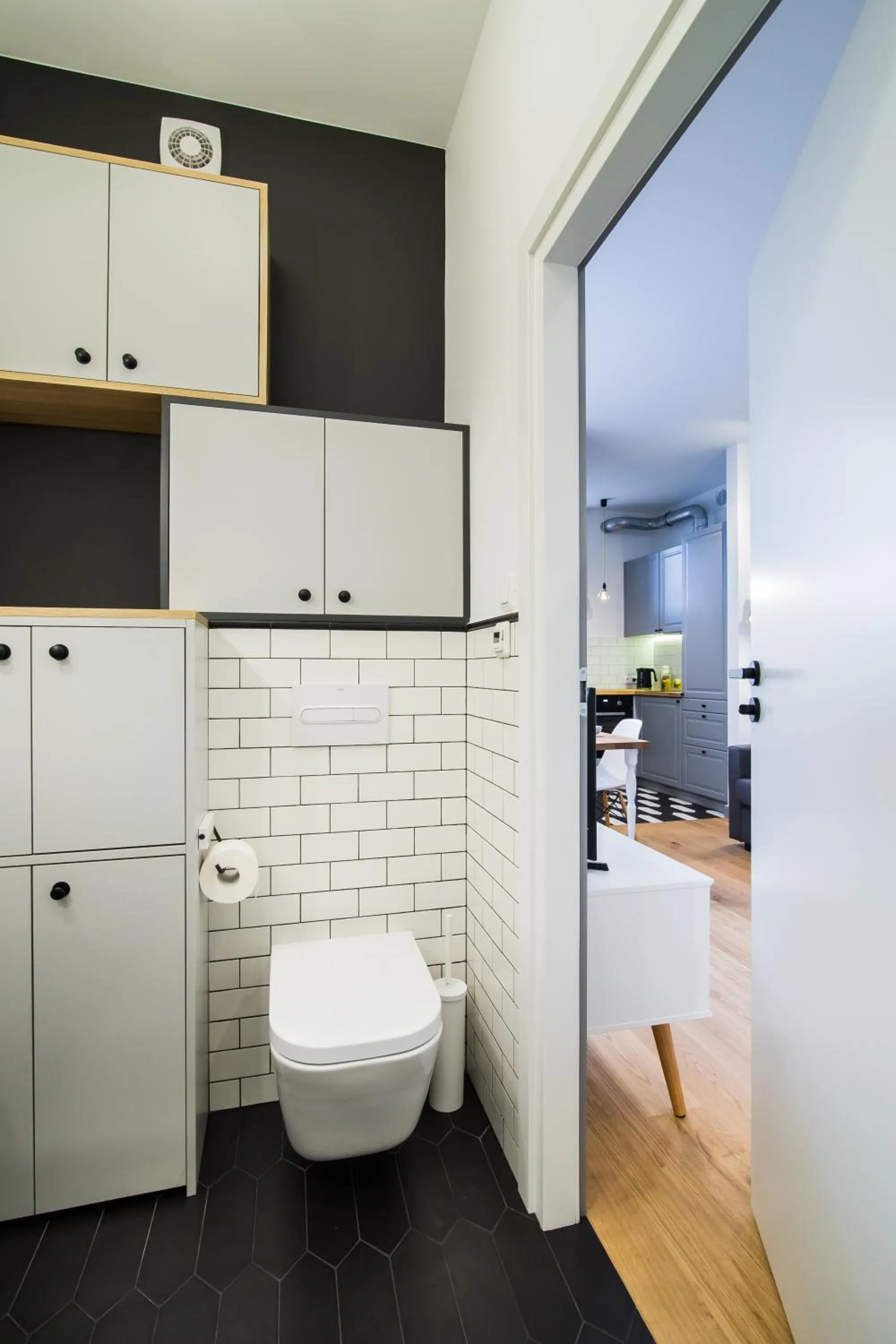 Toilet in ShortStayPoland Niepodleglosci (B46)