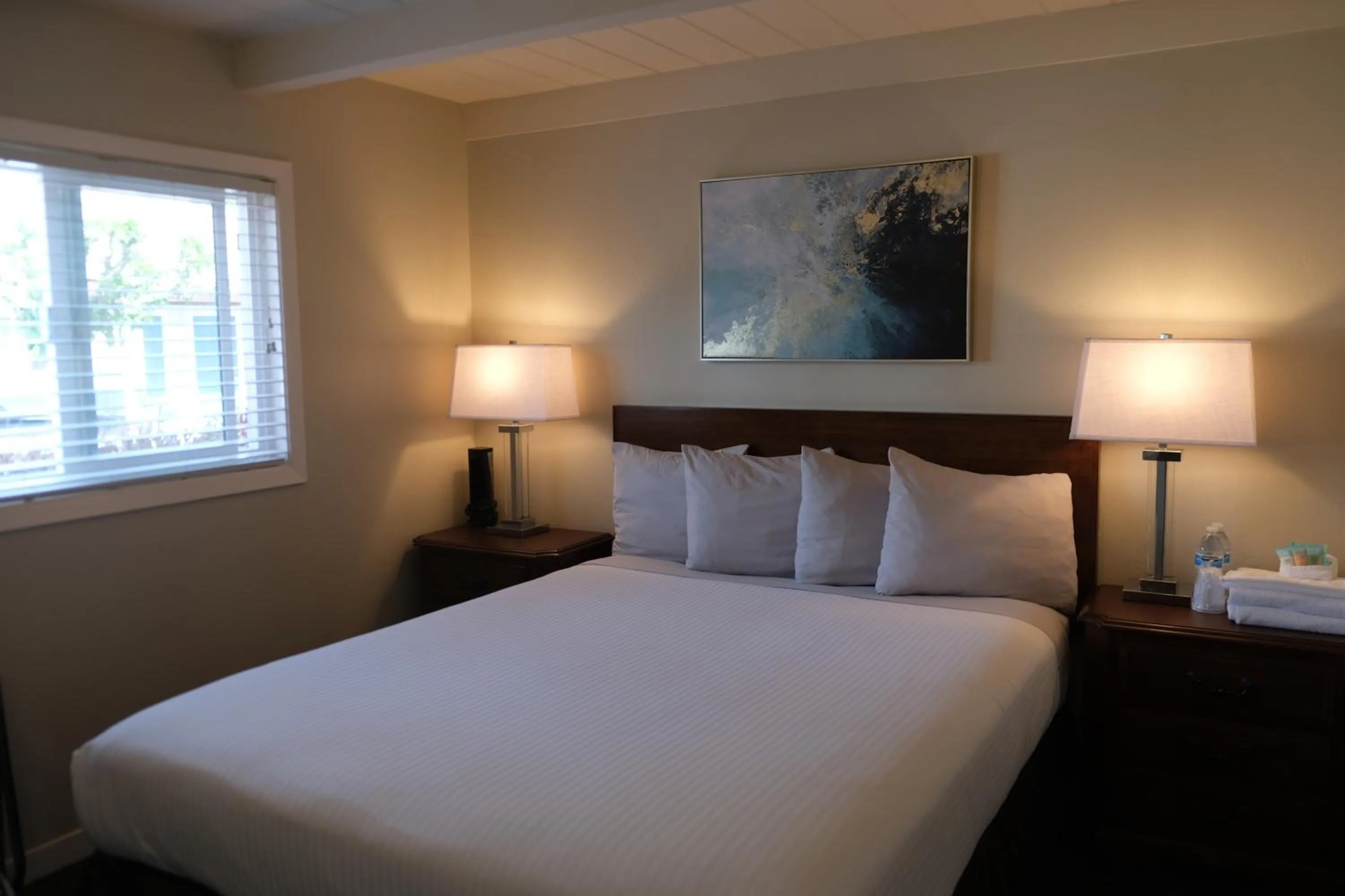 Bedroom, Bed in Golden Haven Hot Springs