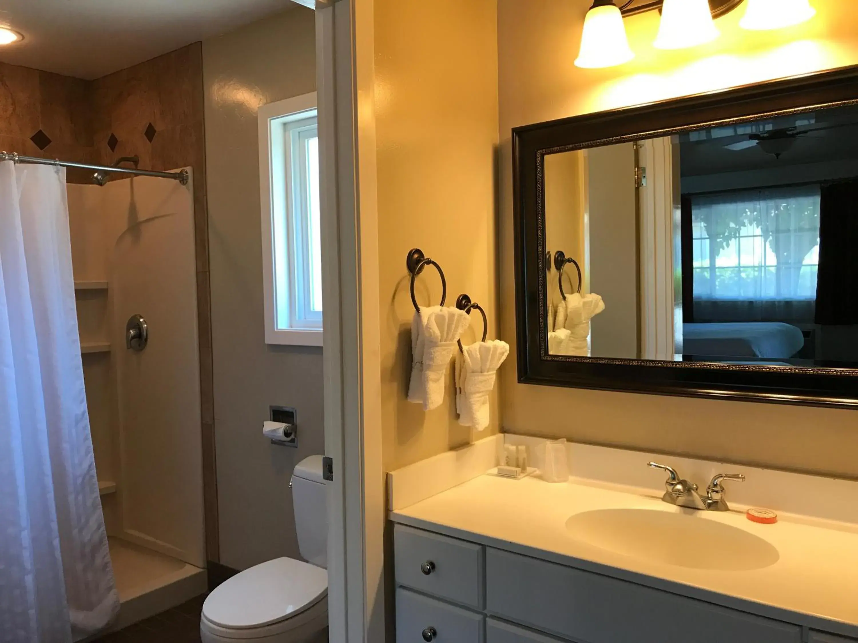 King Room with Spa Bath in Golden Haven Hot Springs King Room with Spa Bath in Golden Haven Hot Springs