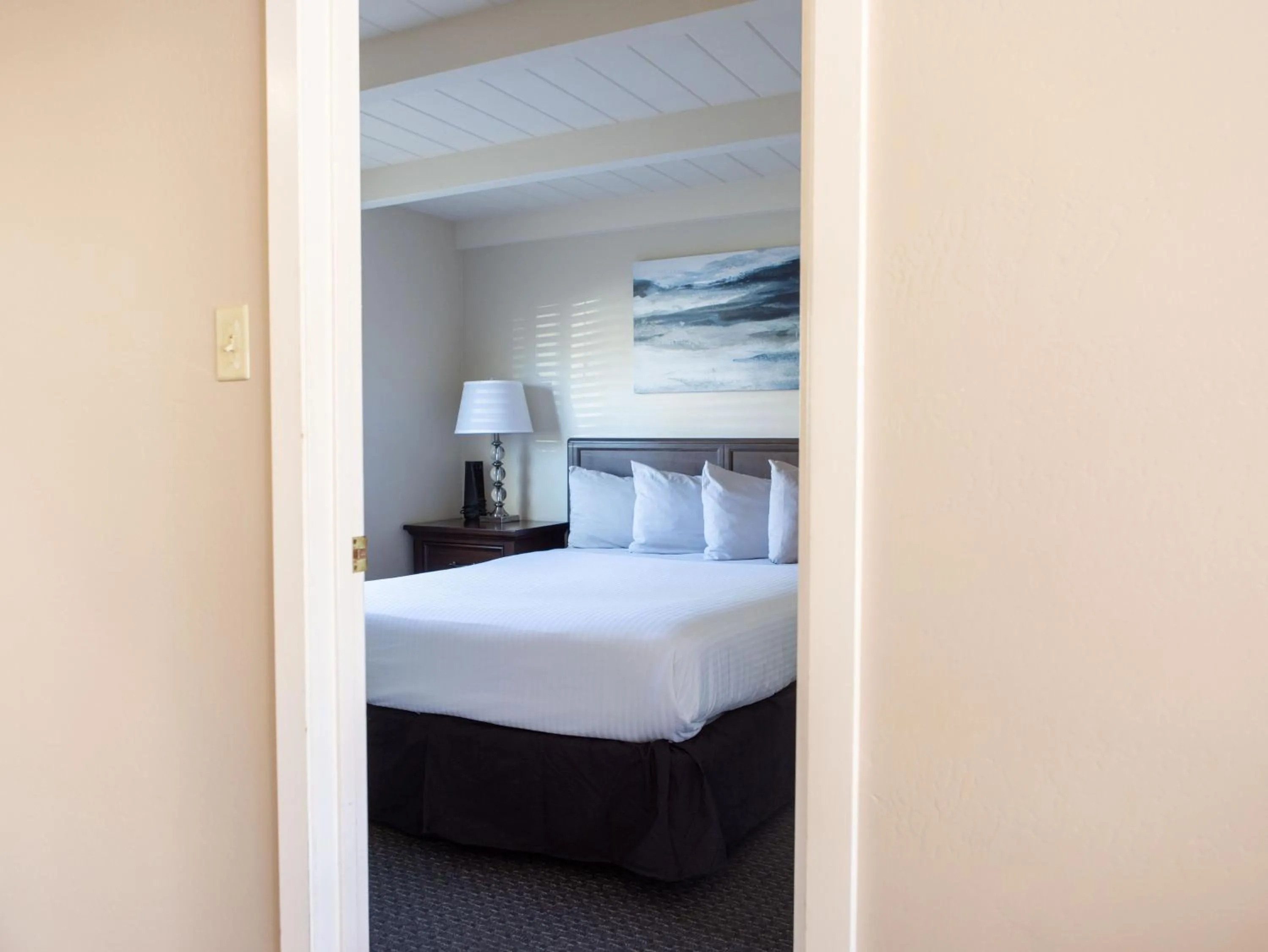 Bed in Golden Haven Hot Springs