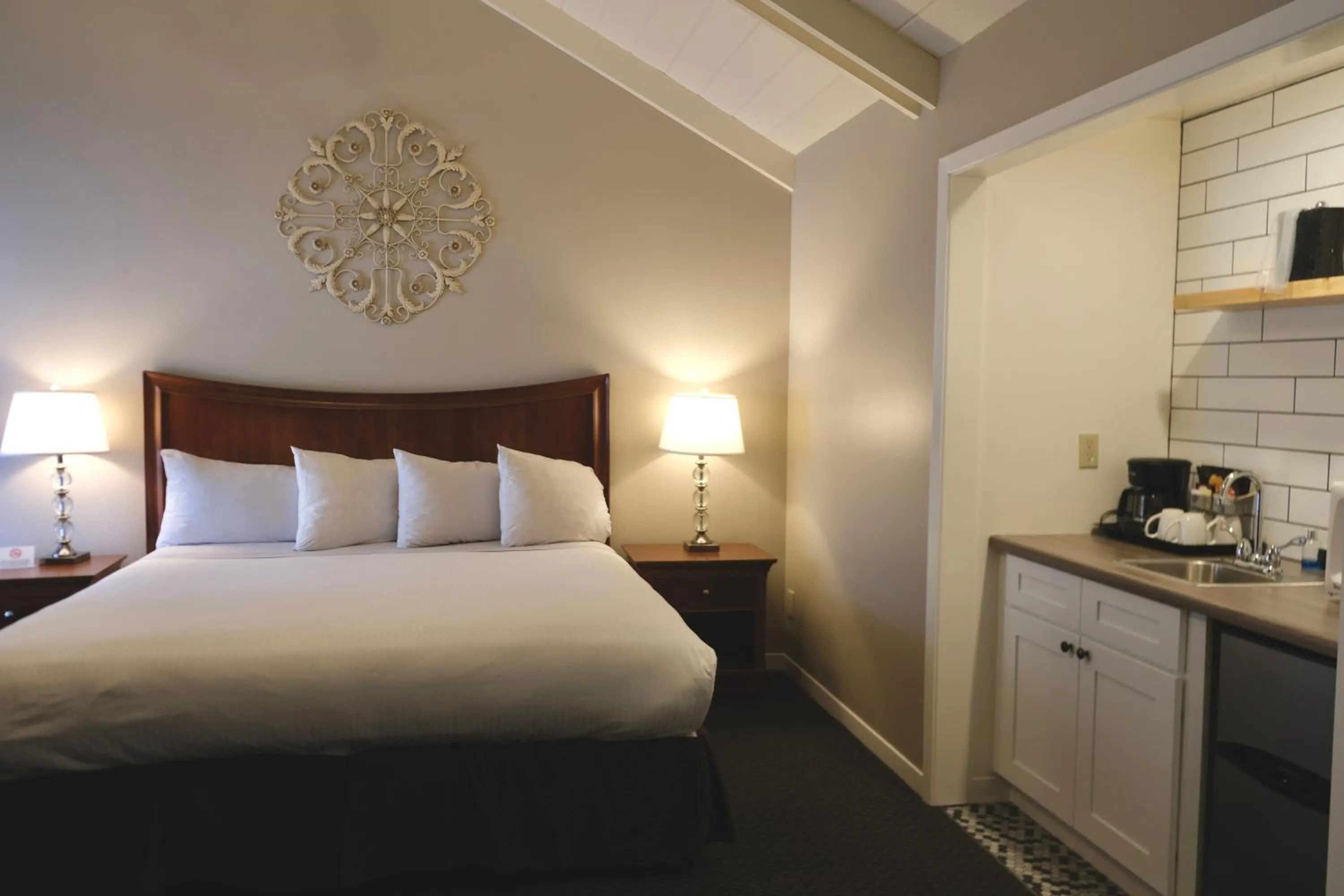Bed in Golden Haven Hot Springs