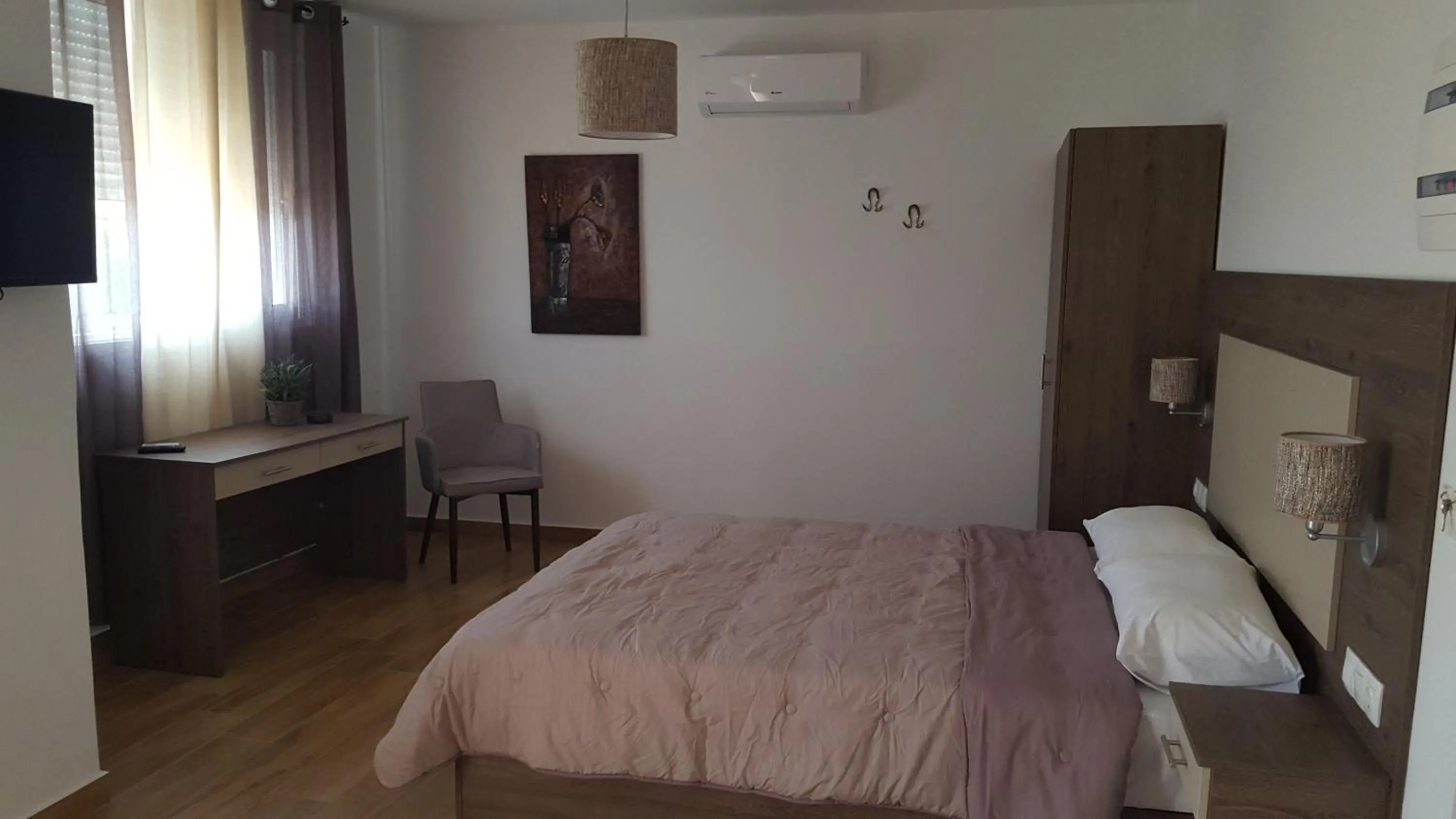 Bedroom, Bed in Sky Beach Hotel