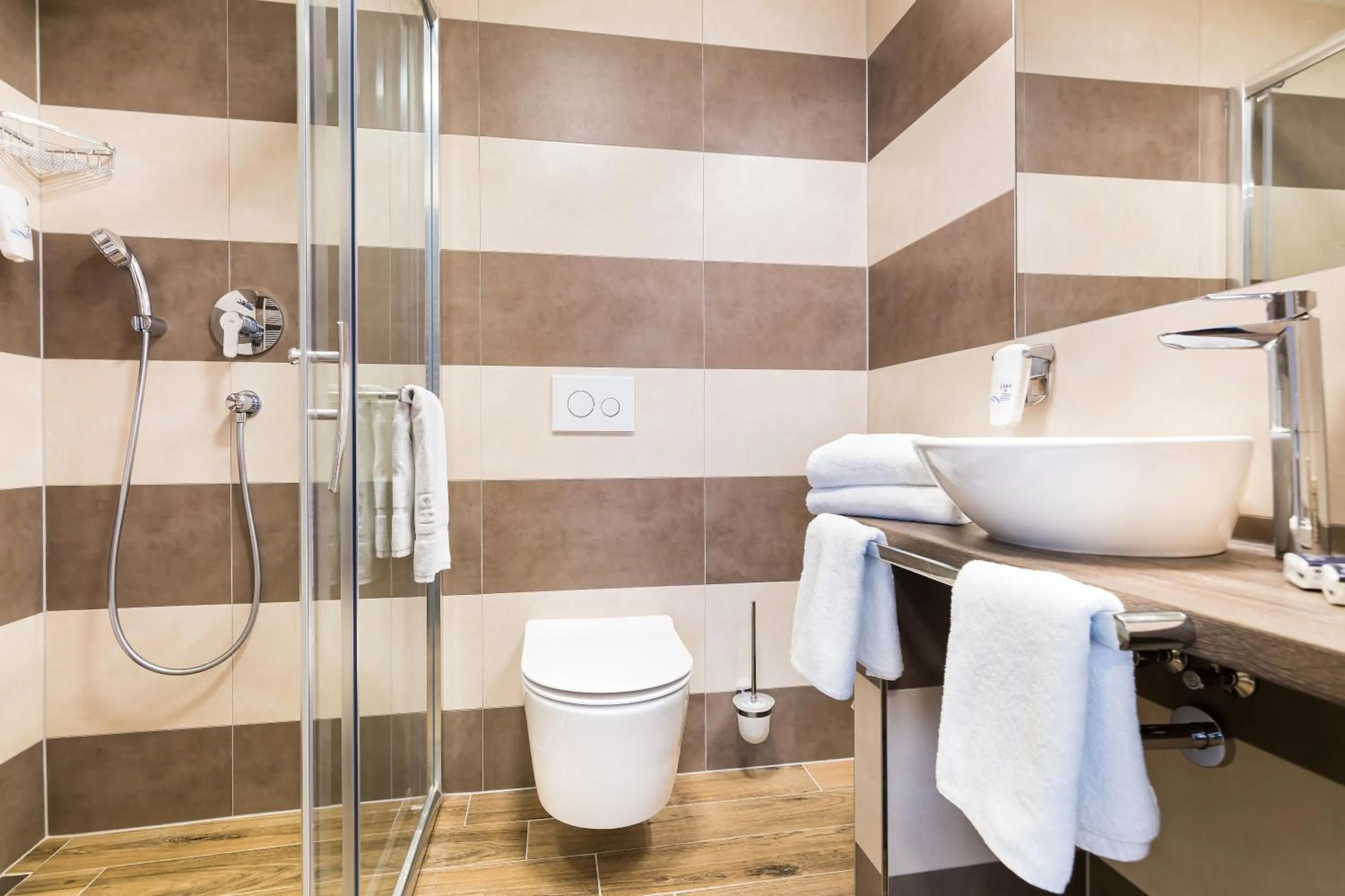 Shower in Hotel Atlantis