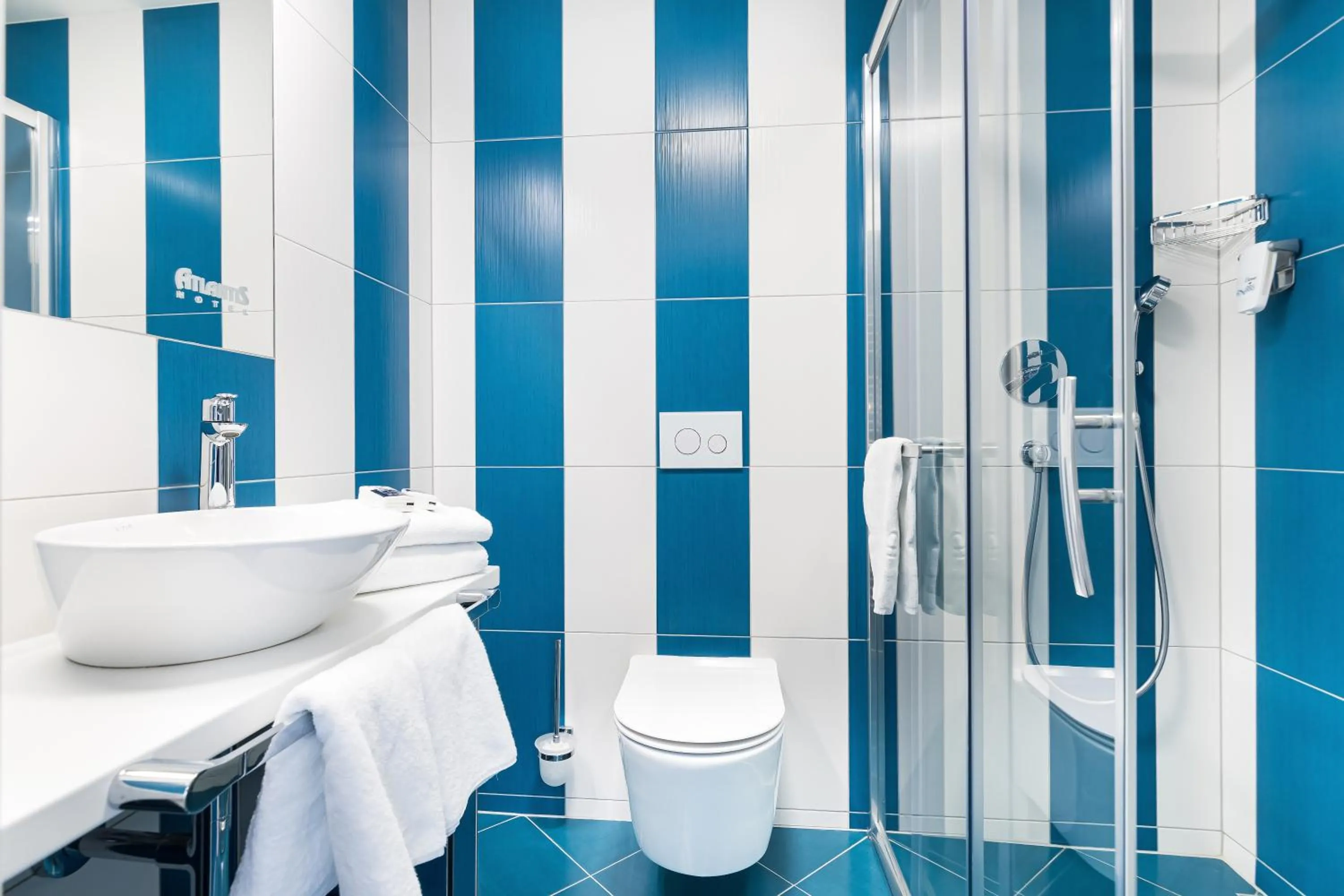 Shower in Hotel Atlantis