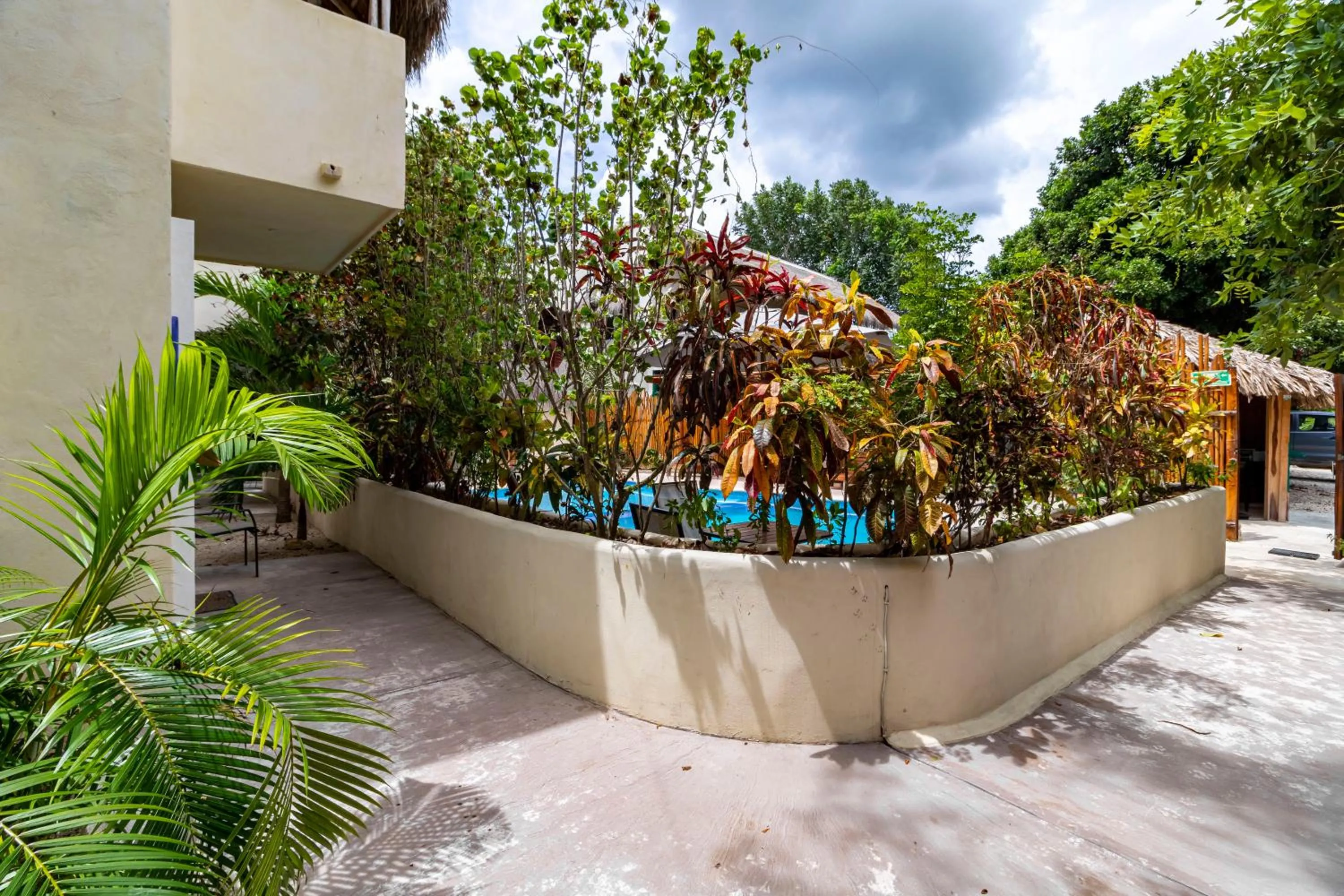 Garden in Hotel & Suites Oasis Bacalar