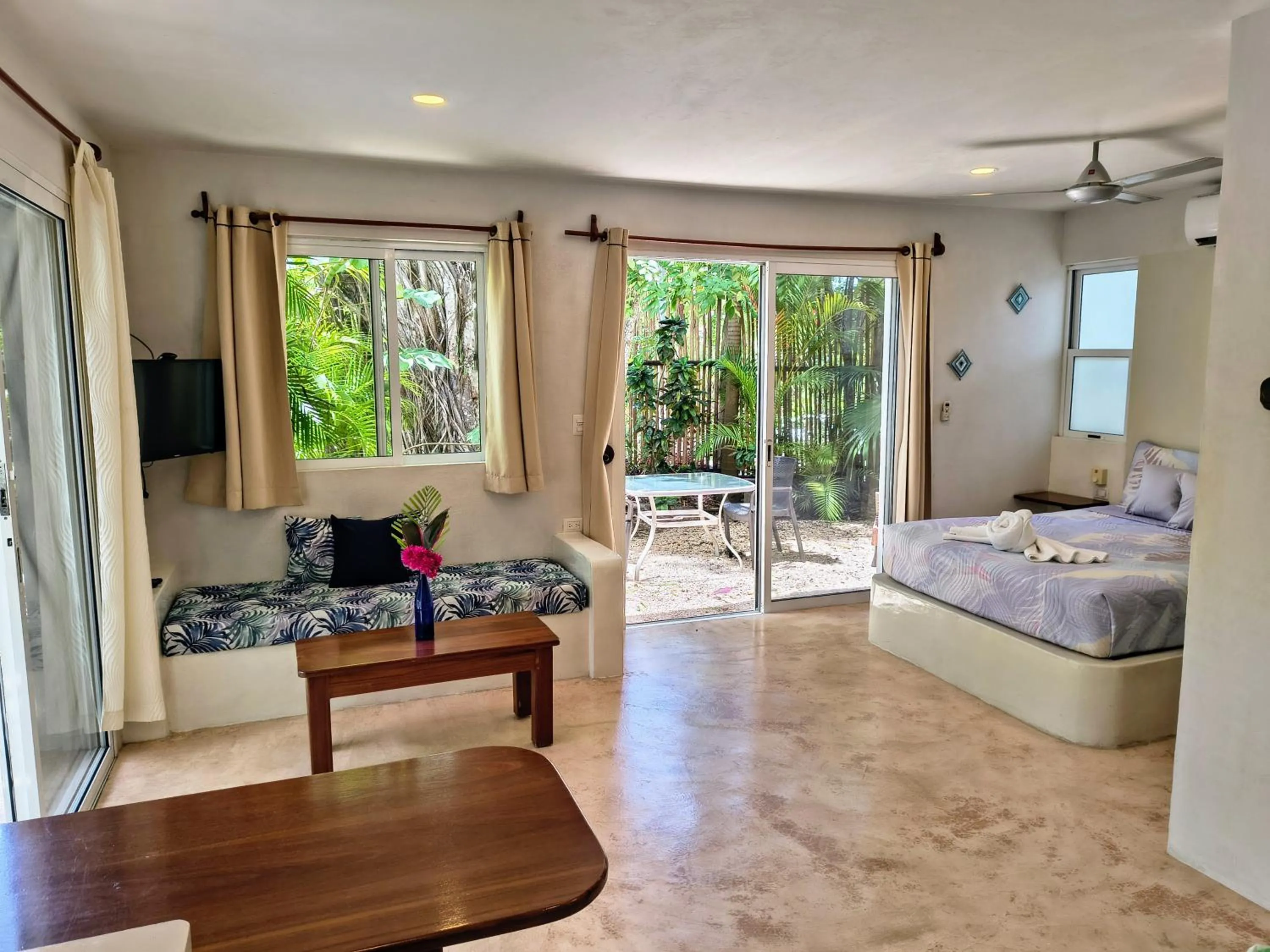 Photo of the whole room, Bed in Hotel & Suites Oasis Bacalar