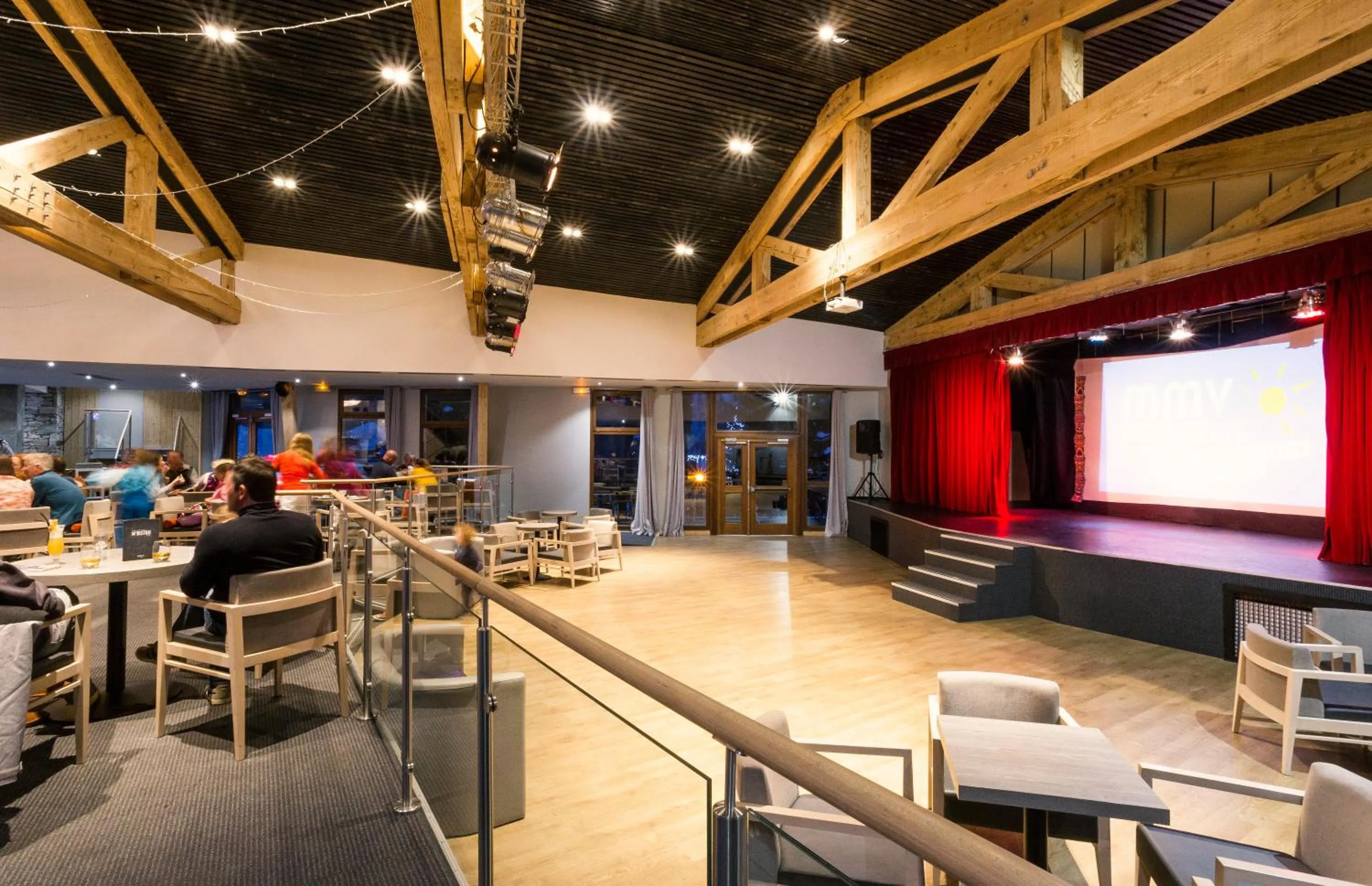 Lounge or bar in Hôtel Club MMV Les Brévières