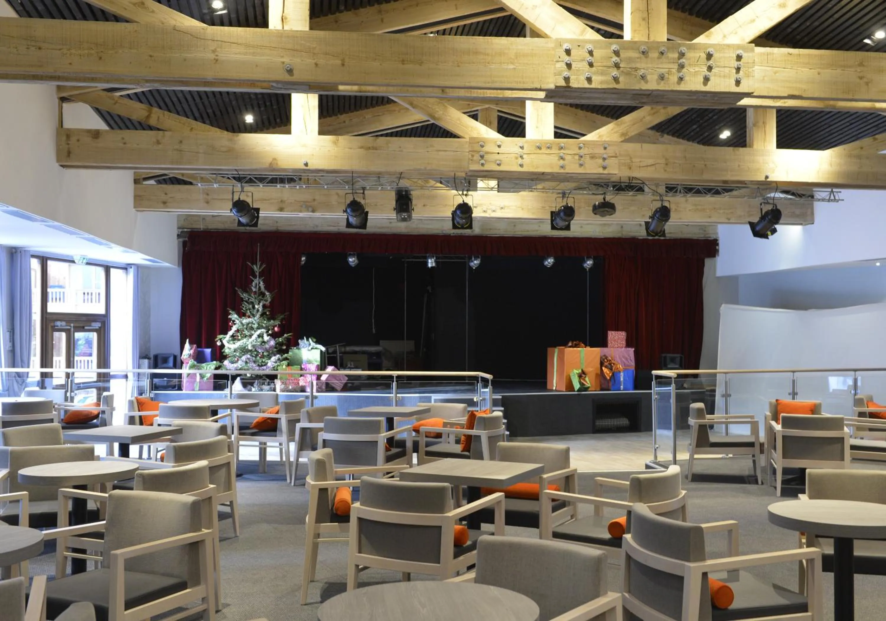 Evening entertainment in Hôtel Club MMV Les Brévières