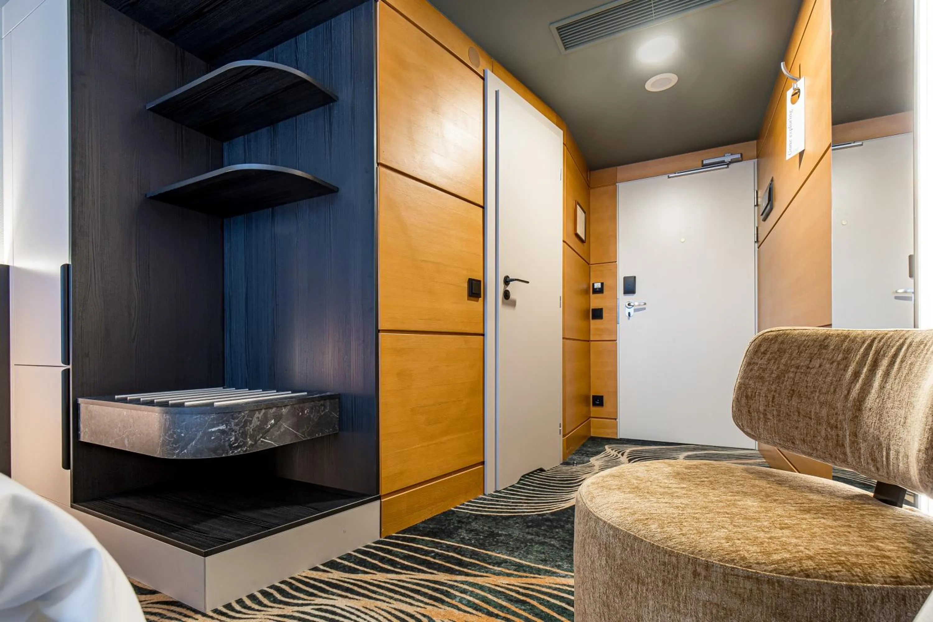 wardrobe, Bed in Mercure Palanga Vanagupe Resort & SPA