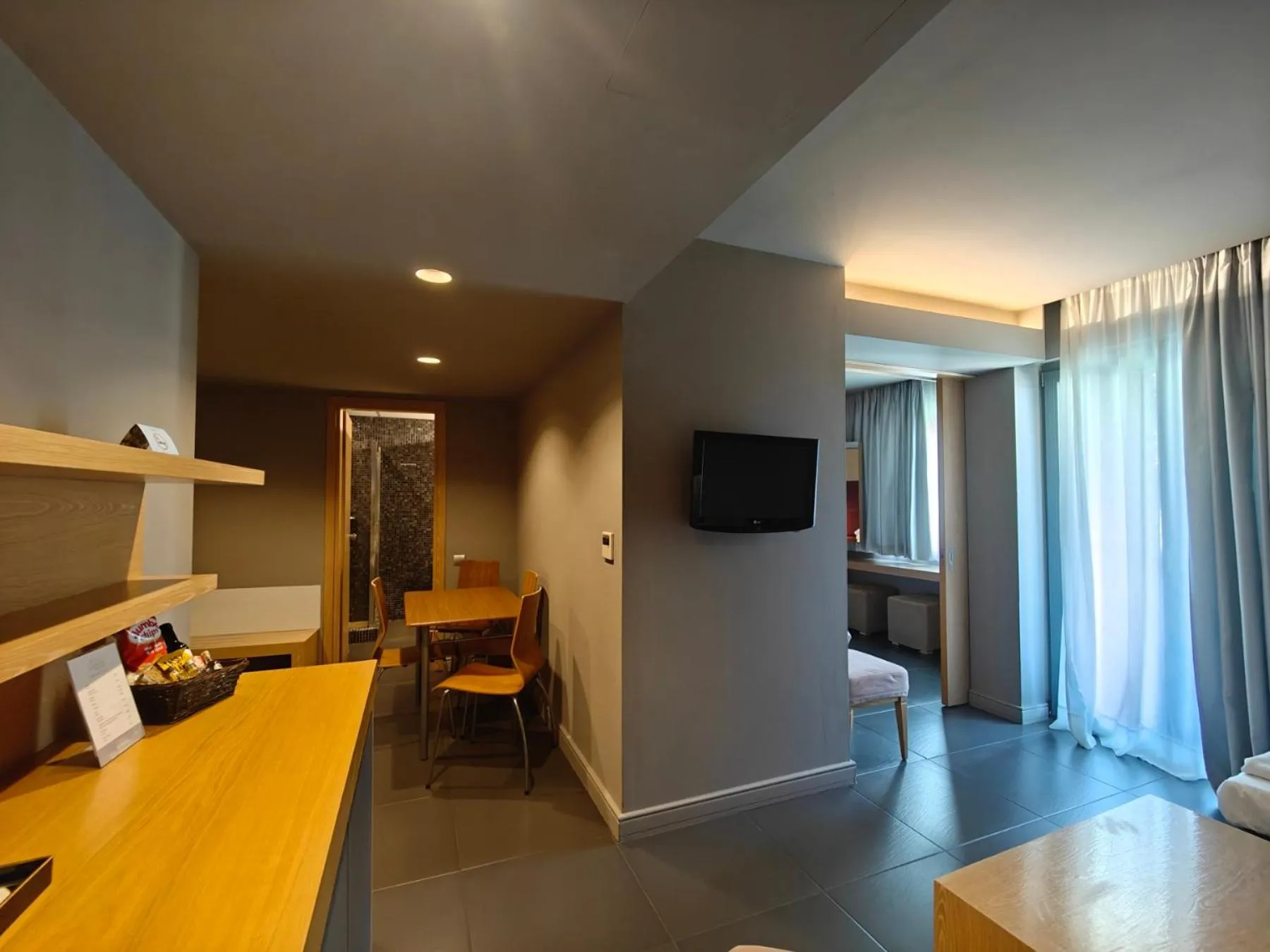 TV and multimedia in Elysion Hotel