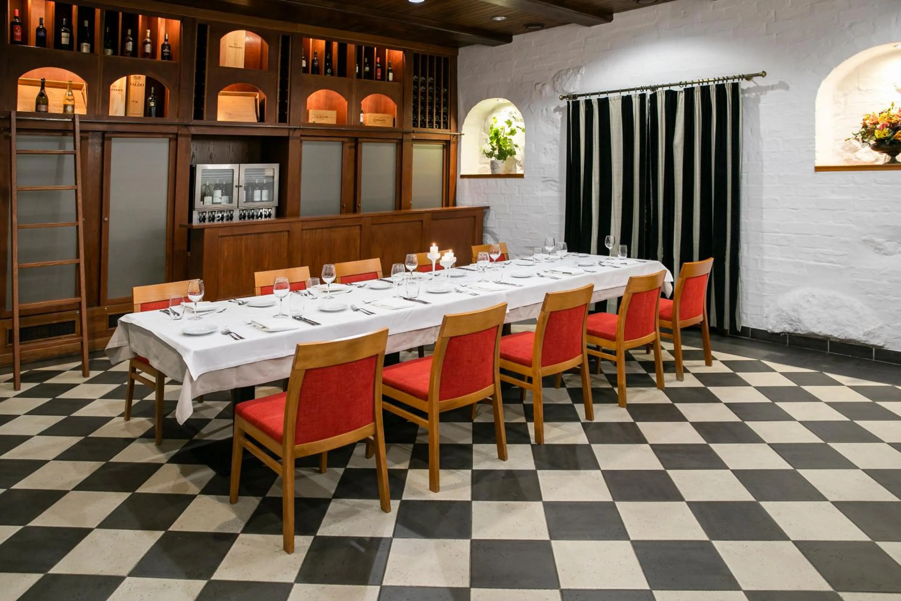 Restaurant/places to eat in Daugirdas Old City Hotel