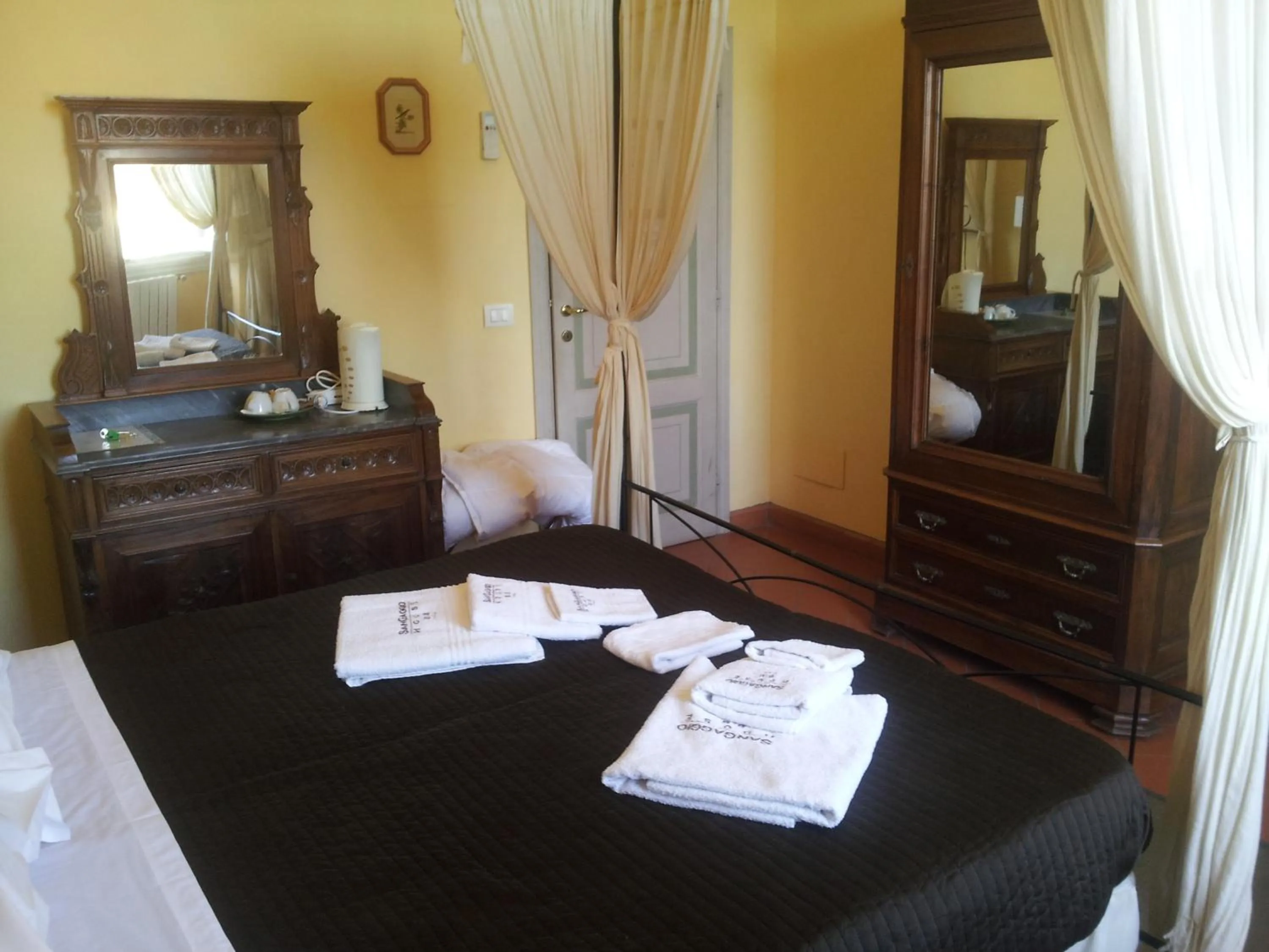 Bed in Sangaggio House B&B