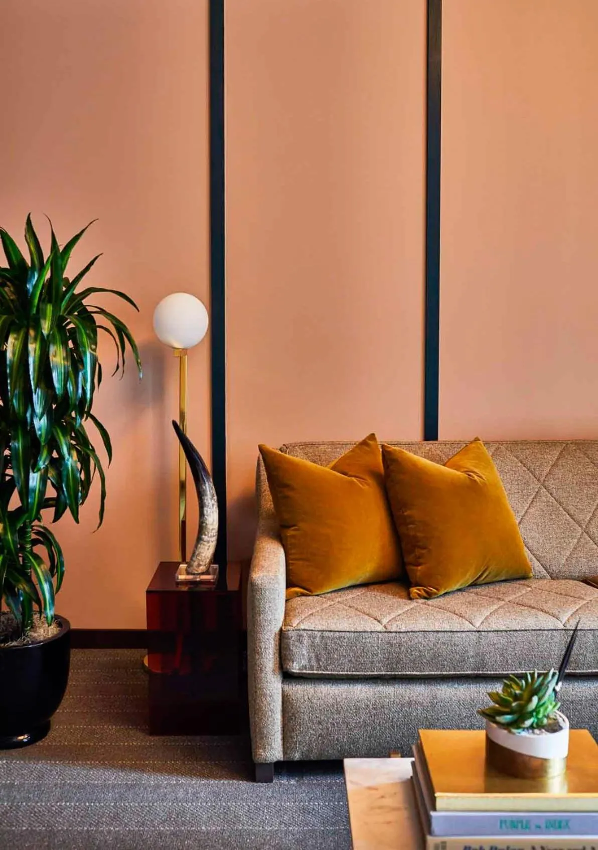 Seating area in Fairlane Hotel Nashville