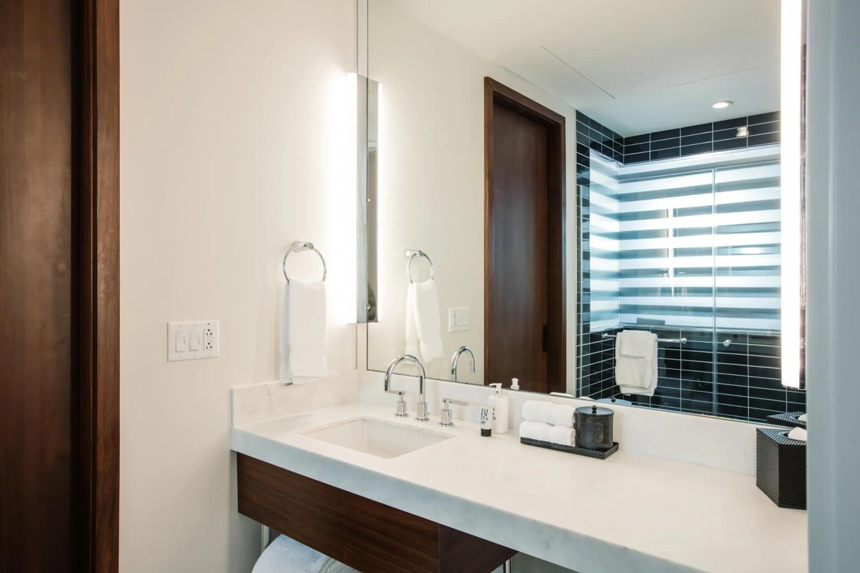 Bathroom in Fairlane Hotel Nashville