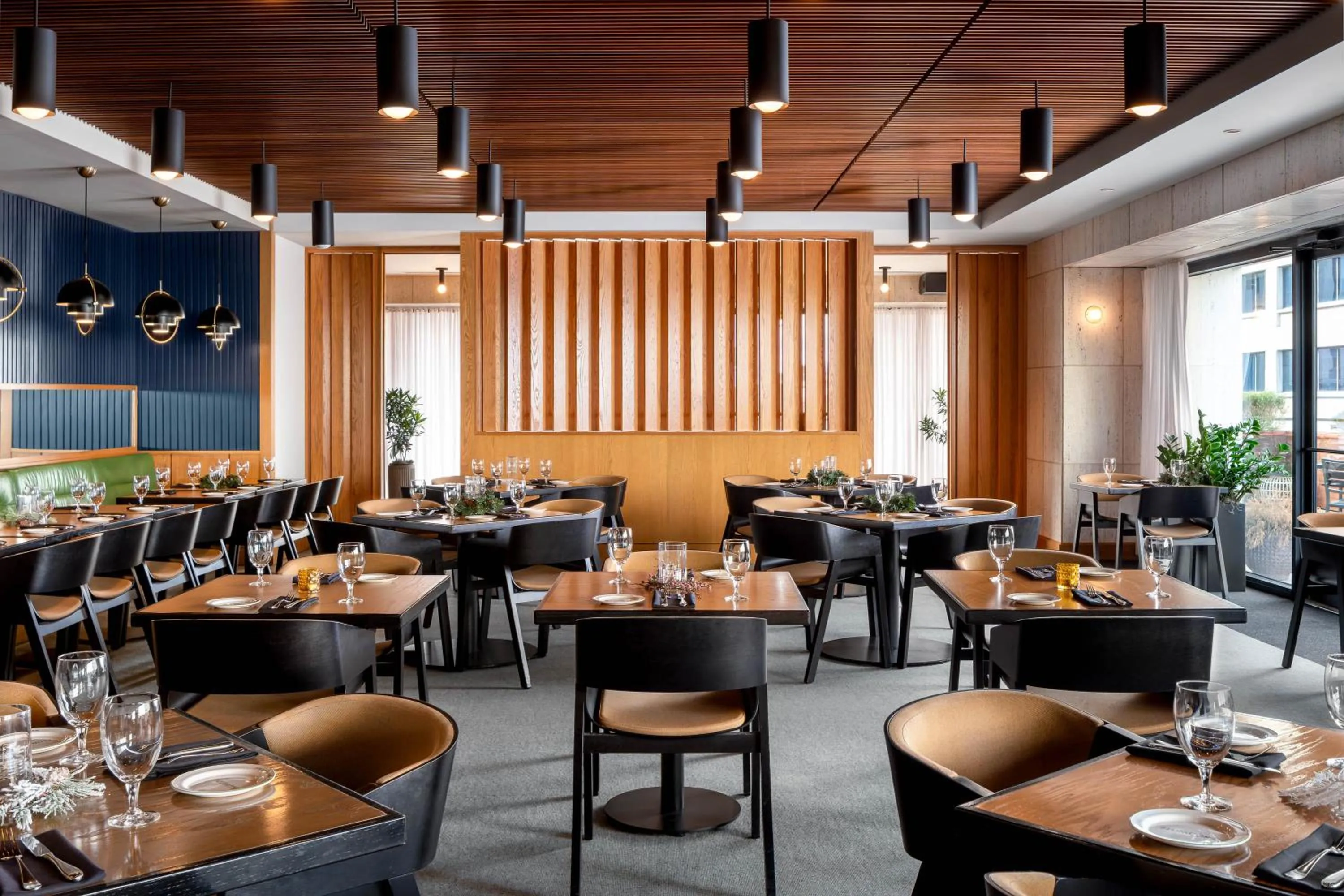 Restaurant/places to eat in Fairlane Hotel Nashville