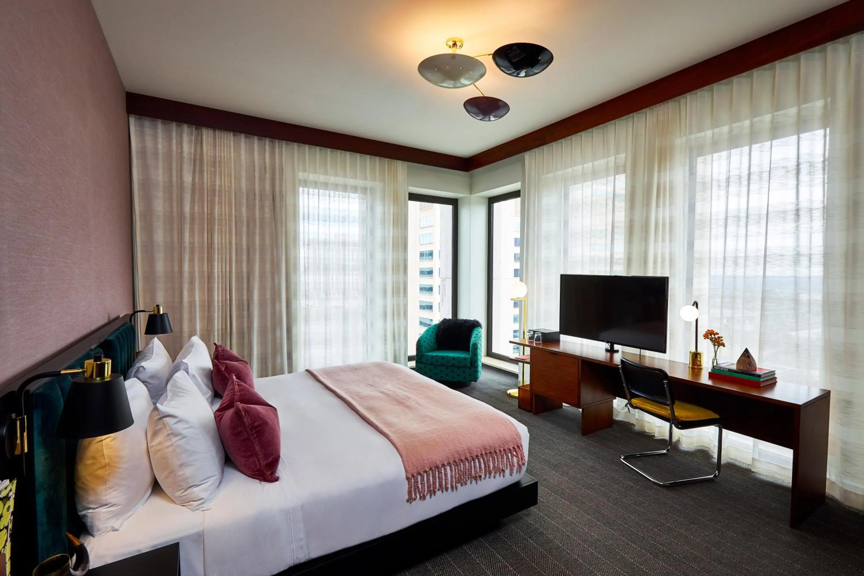 Photo of the whole room, Bed in Fairlane Hotel Nashville