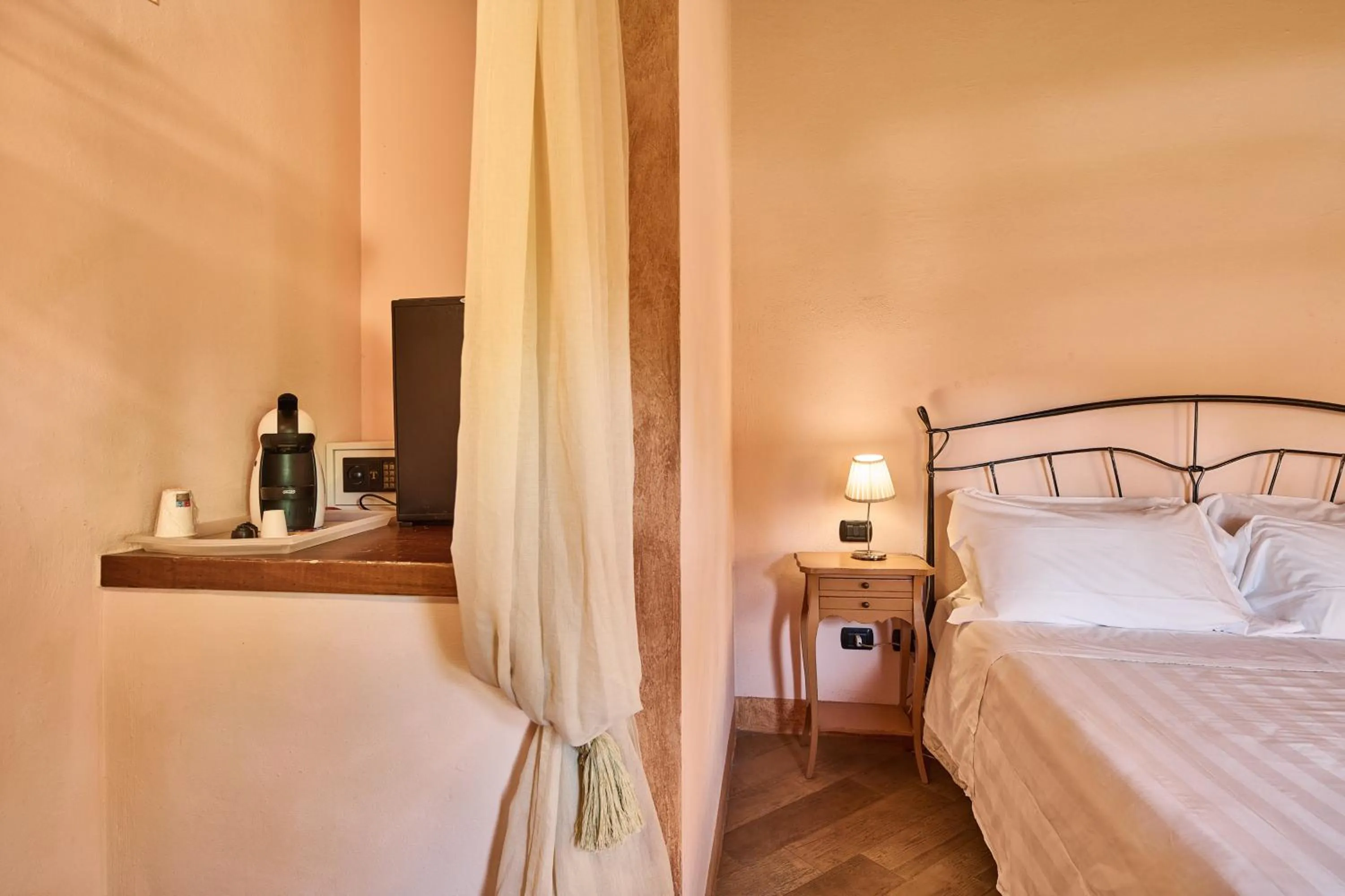 View (from property/room), Bed in Borgo San Giusto