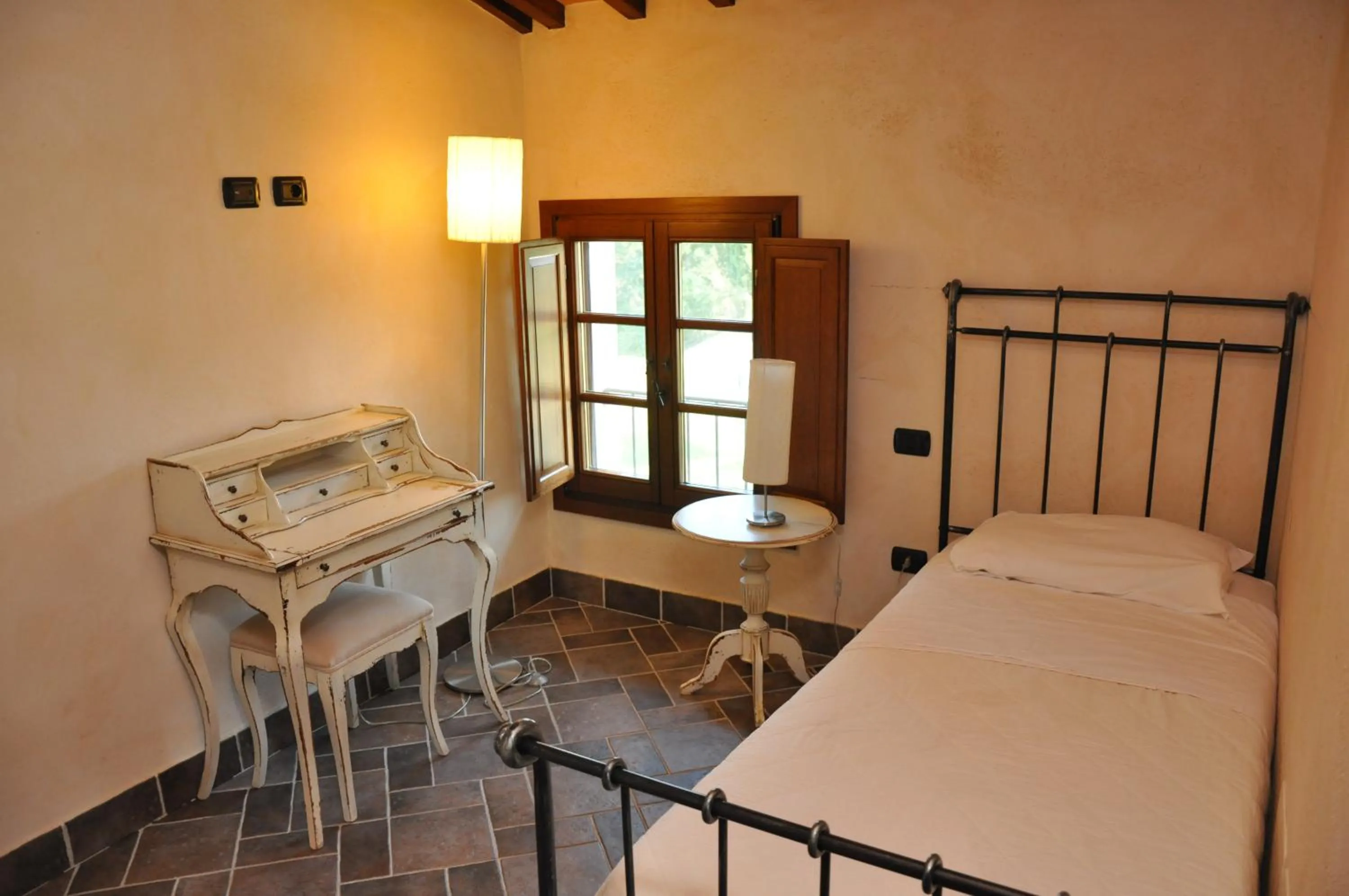 Two-Bedroom Apartment (3 Adults) in Borgo San Giusto