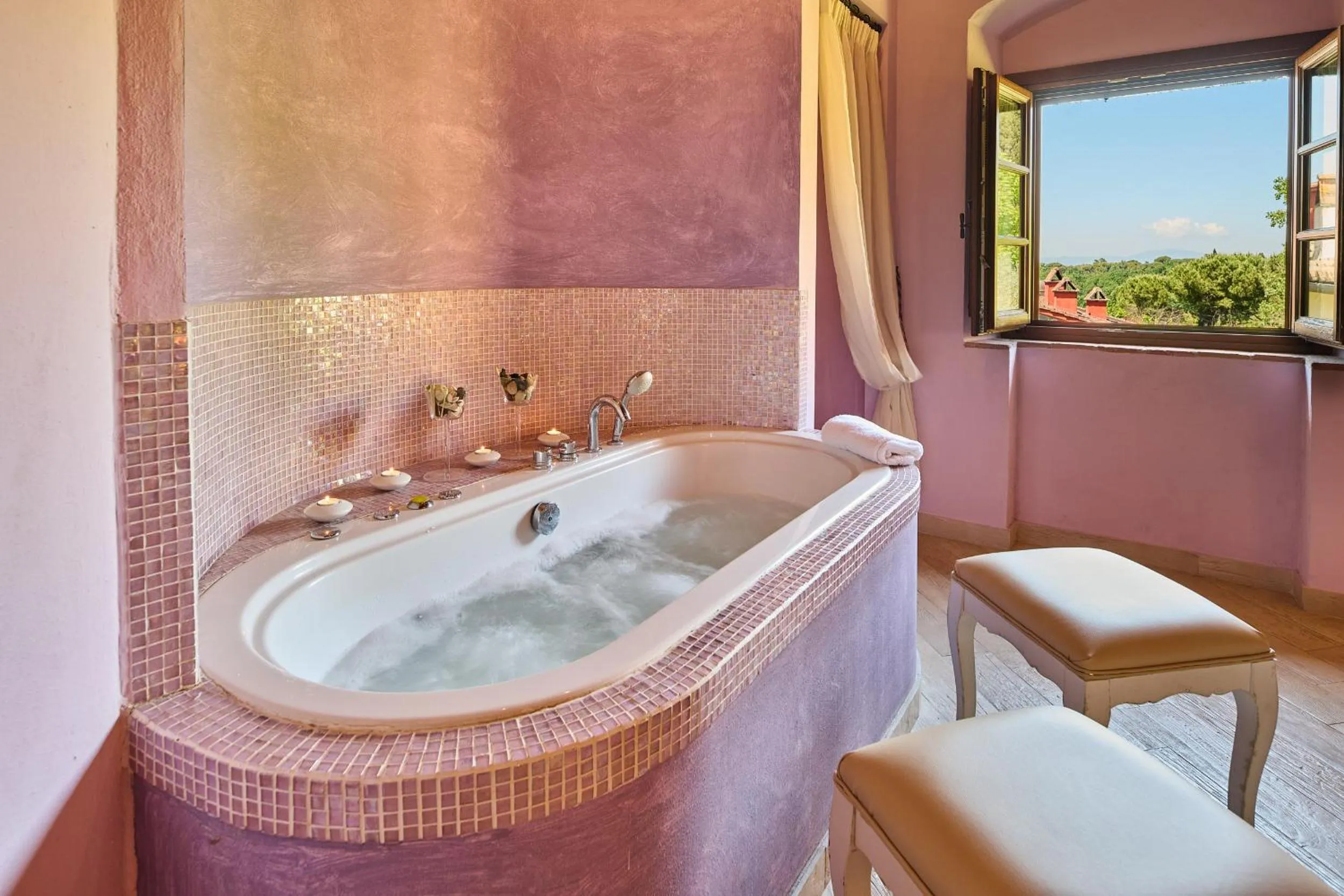 Hot Tub in Borgo San Giusto